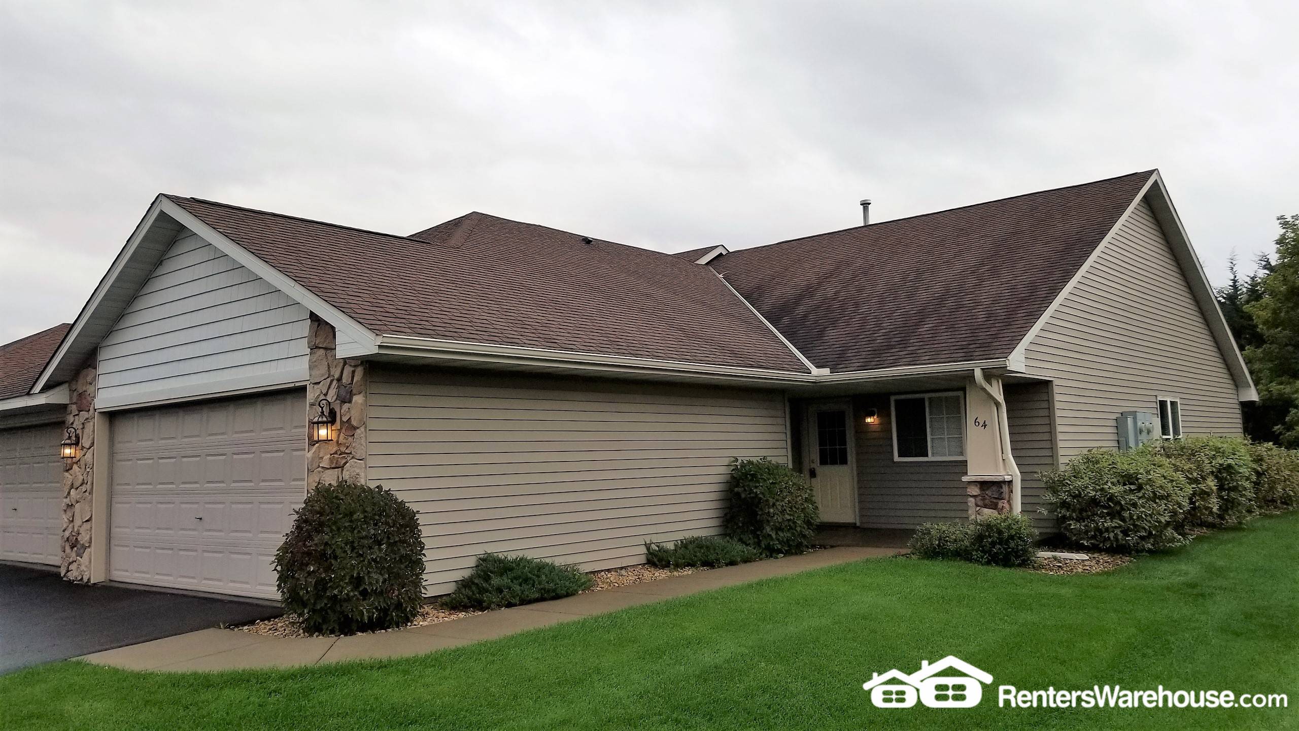 Hudson Condo: 64 Crown Pointe Curve