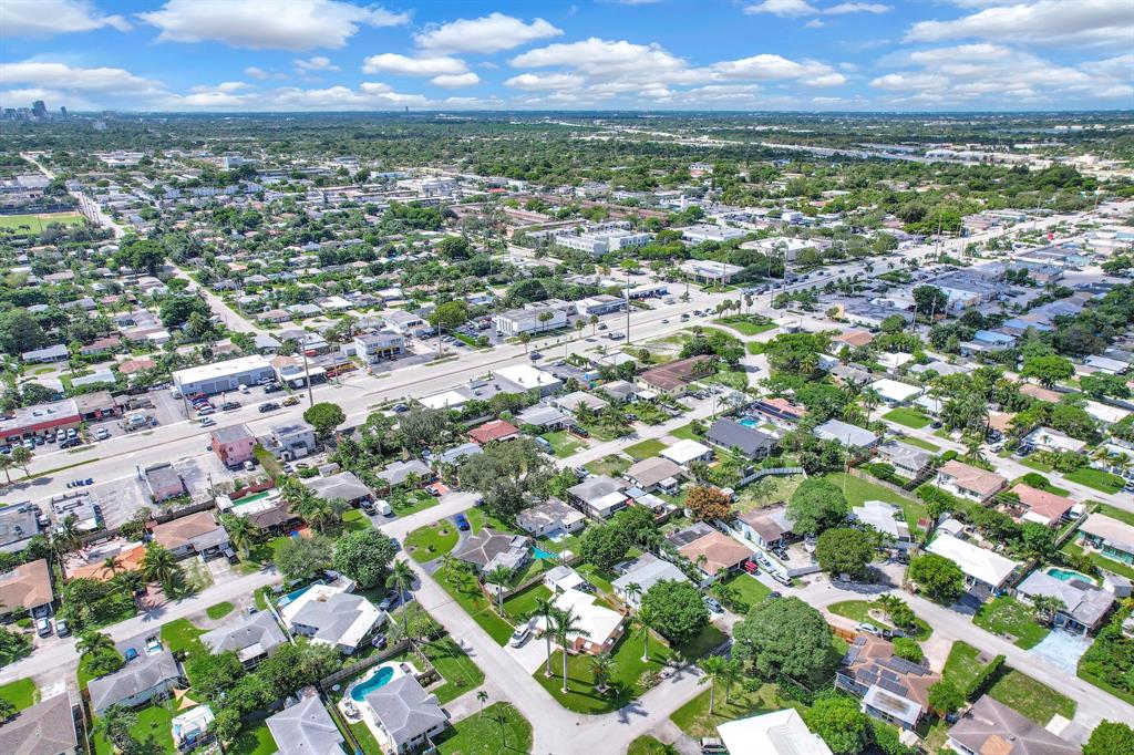 Oakland Park Condo: 261 Northeast 45th Street