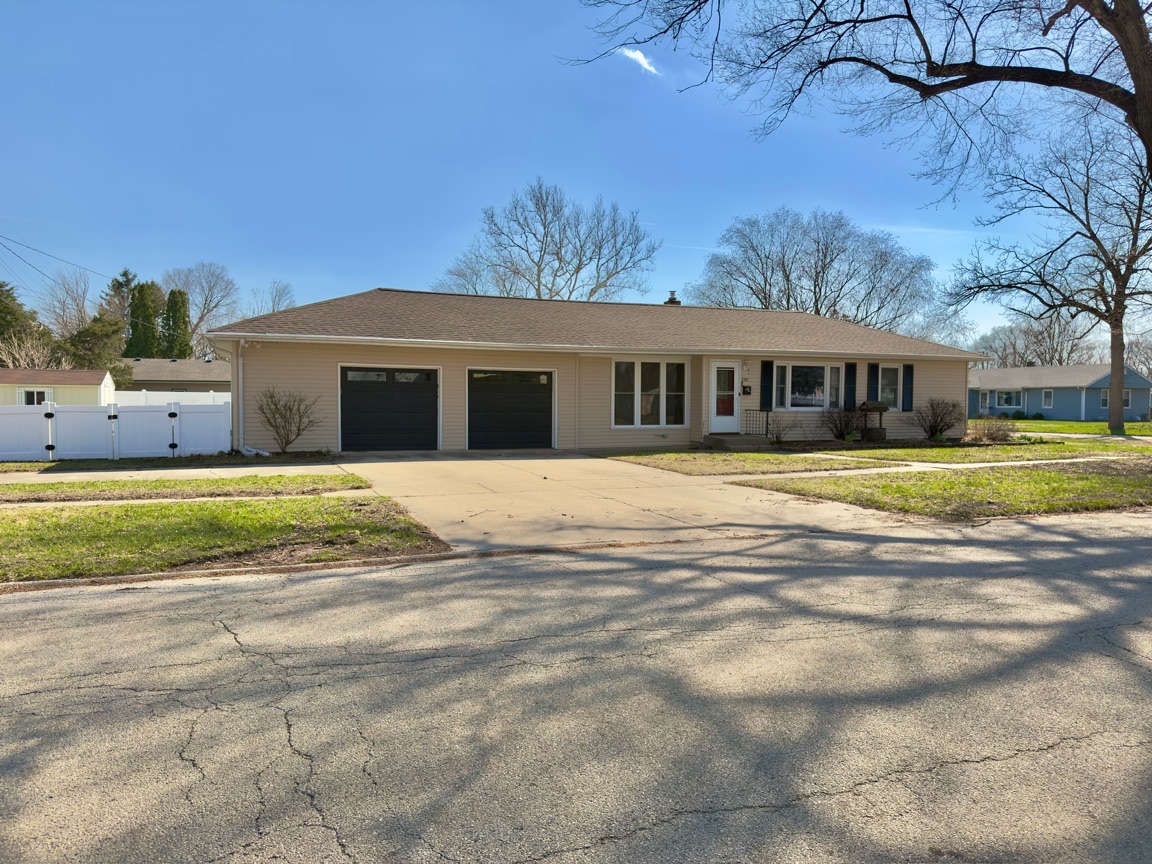 Loves Park House: 1311 Theodore St