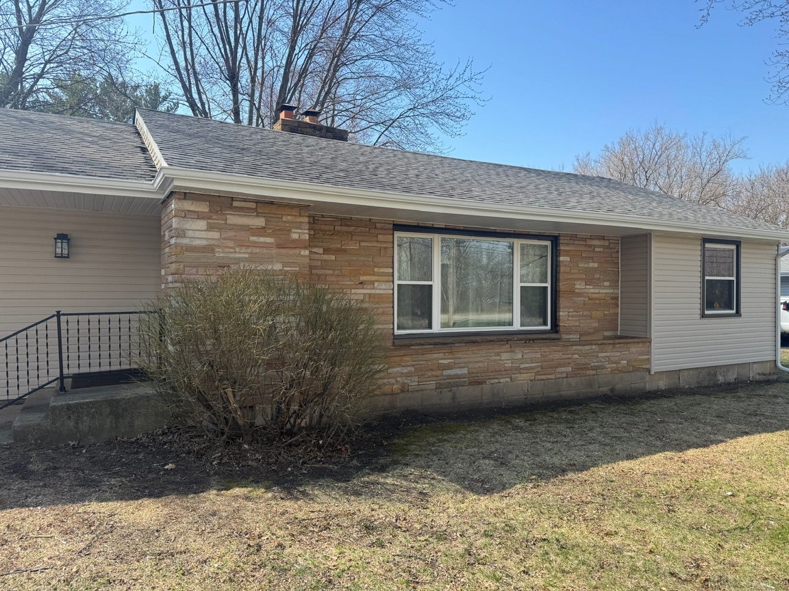 Loves Park House: 5253 Harlem Rd