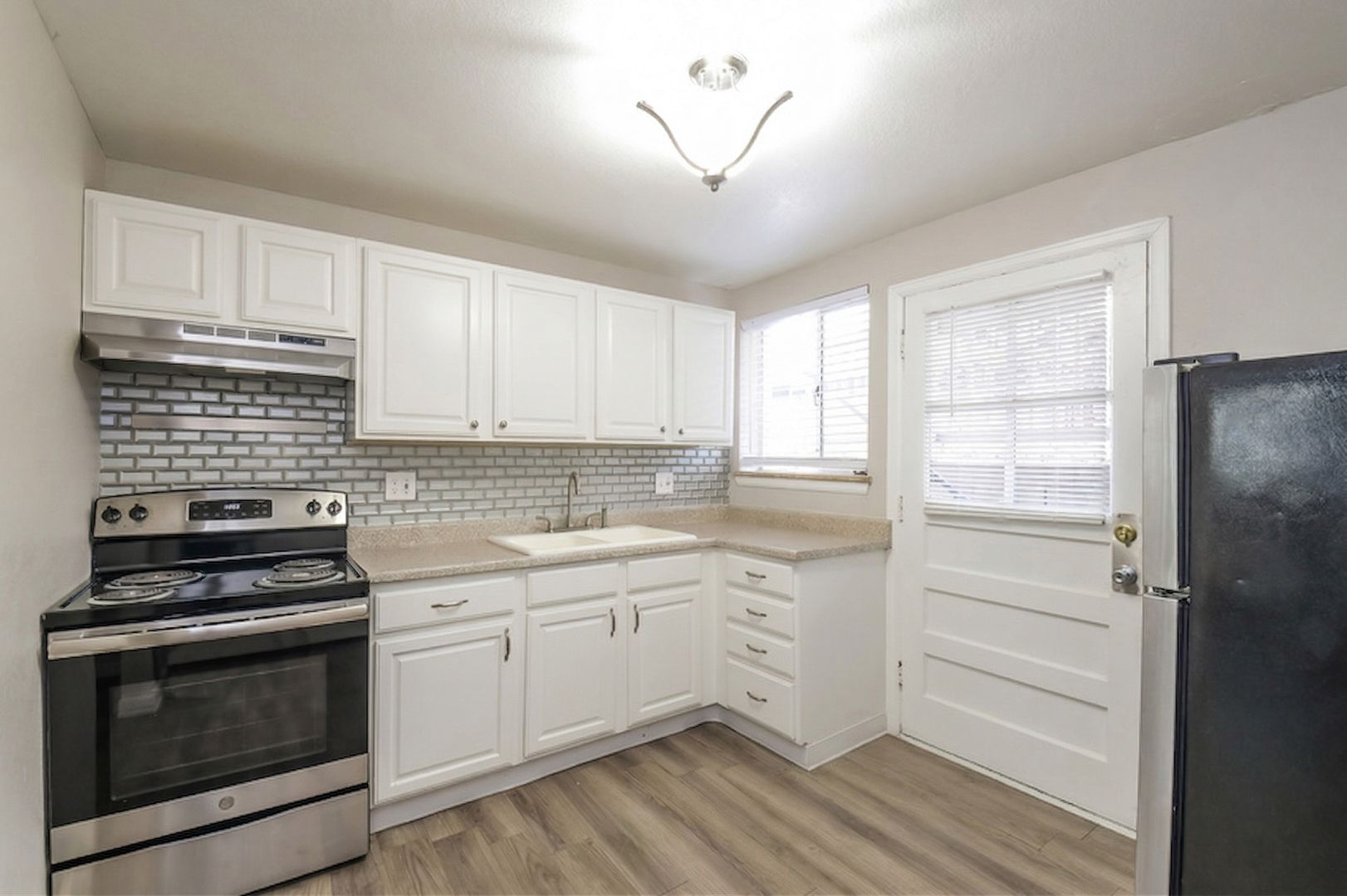 Lakewood Apartment: 1037 Ammons St