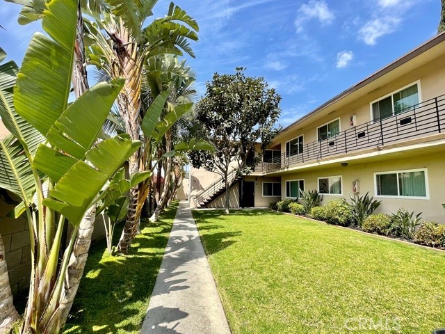 Lynwood Condo: 12425 Harris Avenue