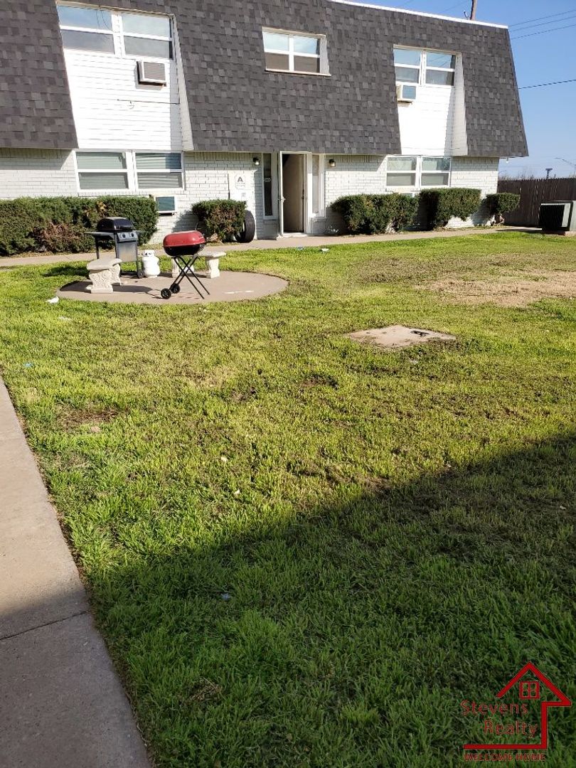 Lawton Apartment: 2111 NW Lindy Ave