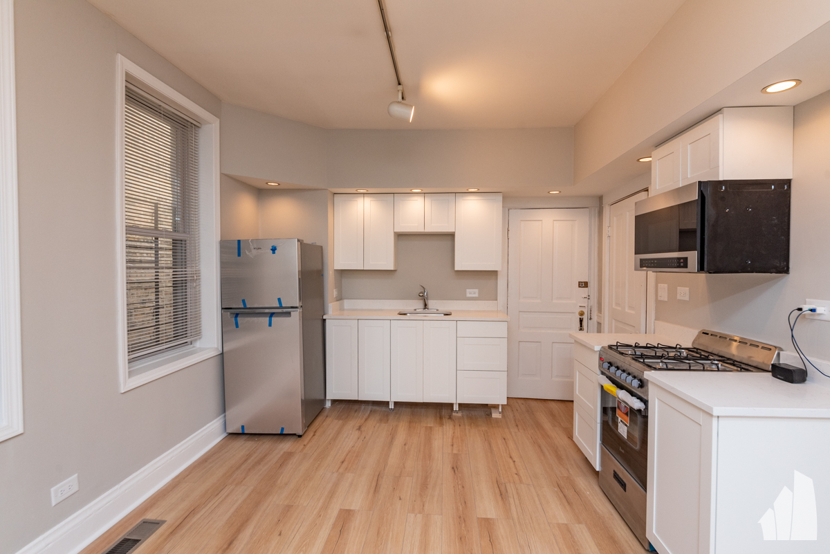 Chicago Condo: 2334 North Southport