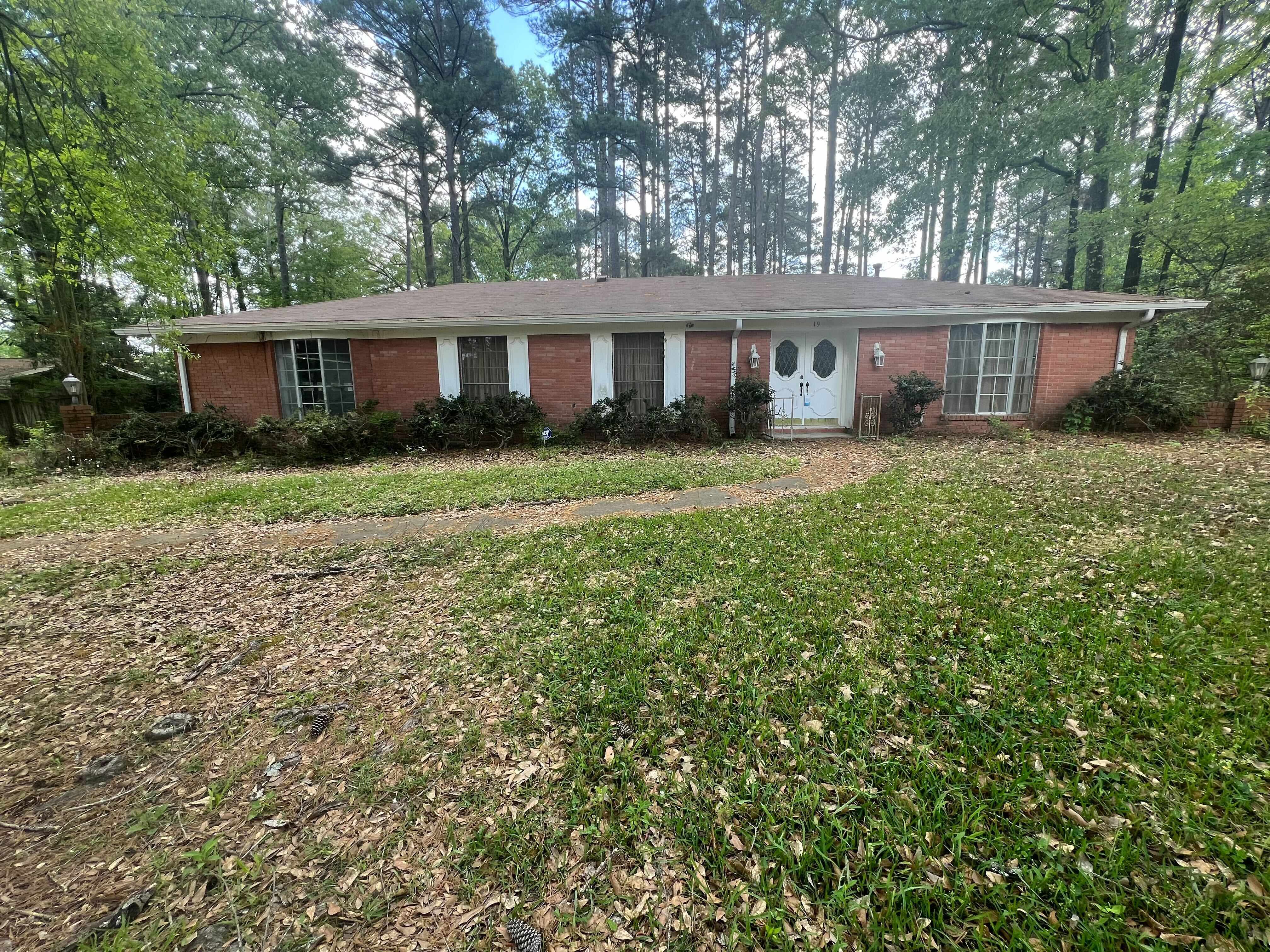 Jackson House: 19 Rob Ln Jackson 39212