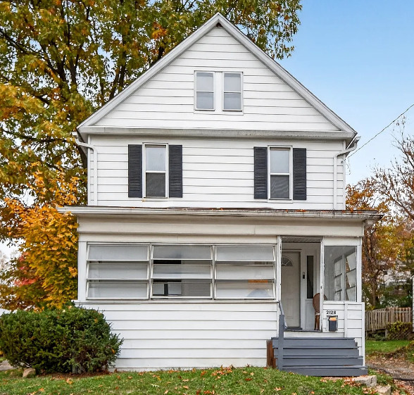 Akron House: 2128 6th St SW