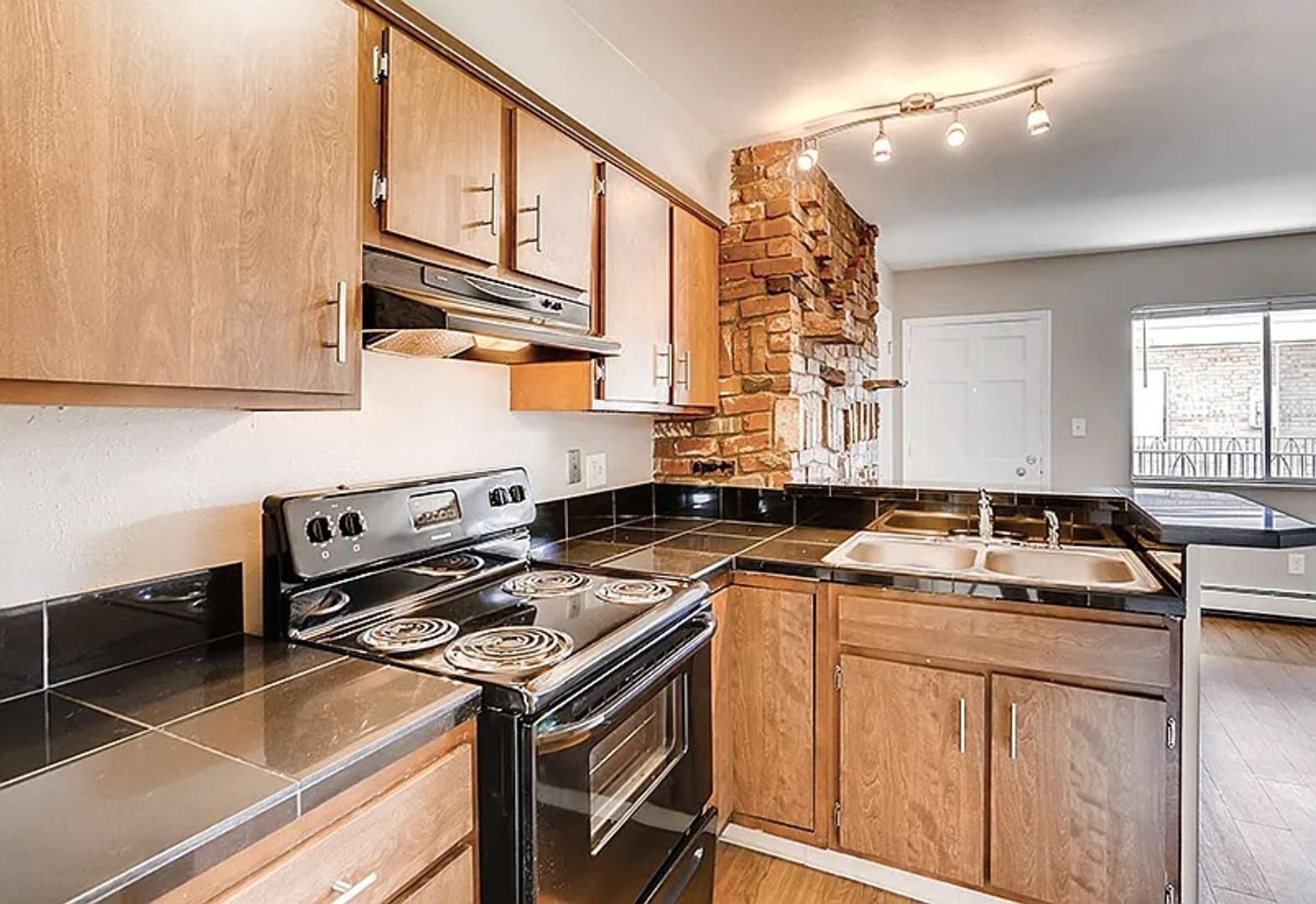 Denver Apartment: 10 S Sherman St