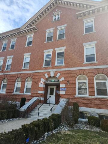 Naugatuck Condo: 223 Meadow St