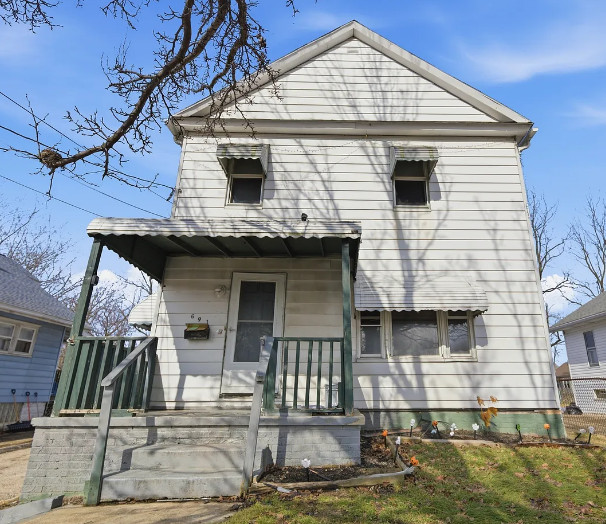 Akron House: 691 La Follette St