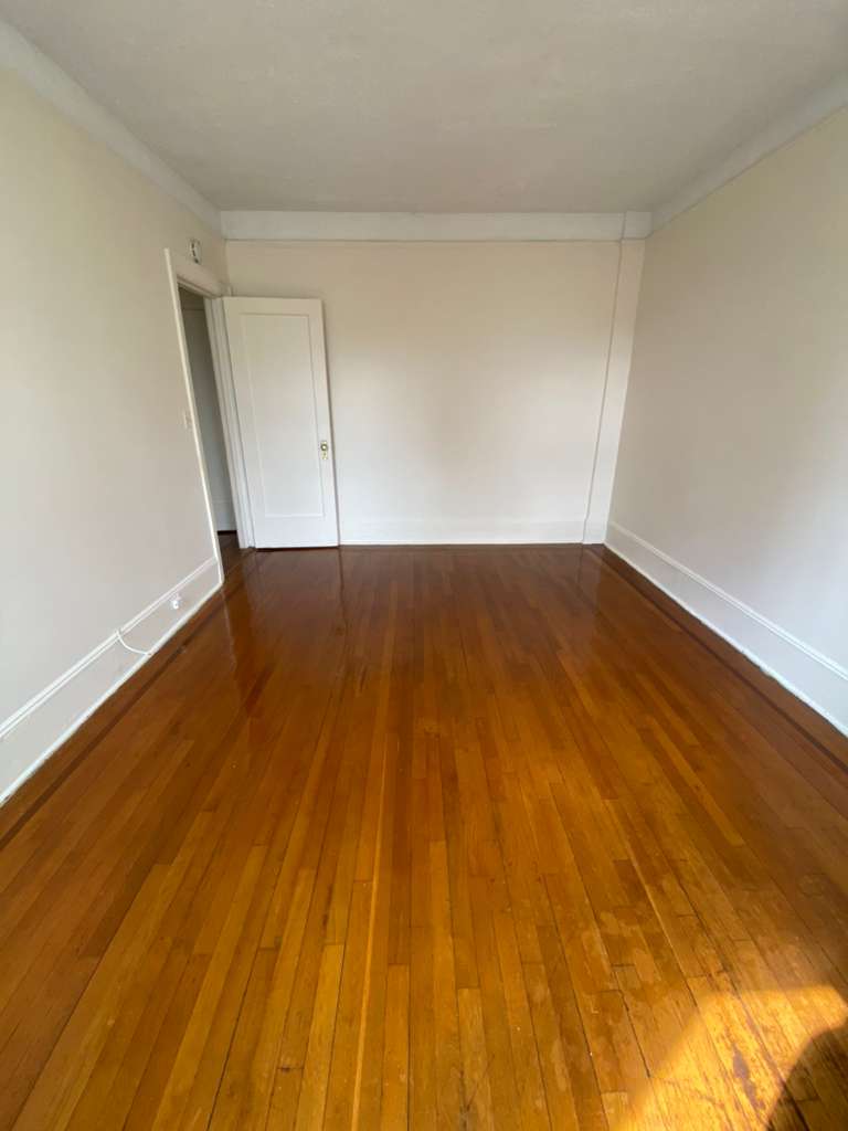 Yonkers Condo: 495 Van Cortlandt Park Ave