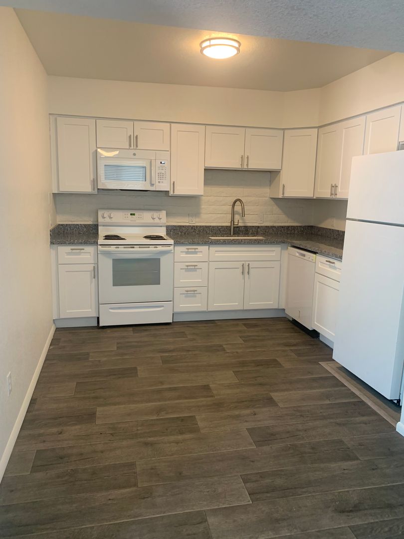 Tucson Condo: 9009 E Broadway Blvd