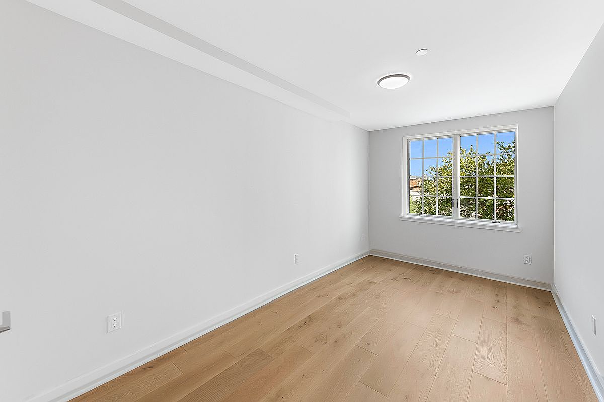 Astoria Condo: 23-23 30th Rd
