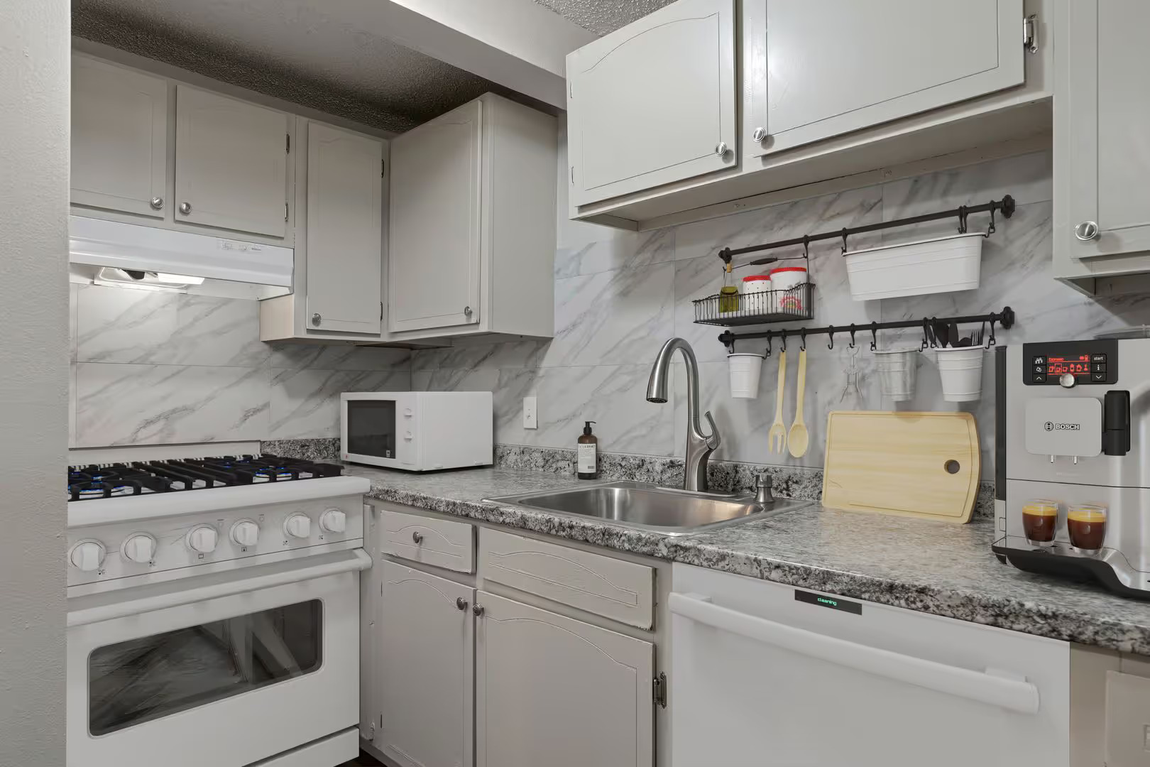 Pueblo Apartment: 2020 Jerry Murphy Rd