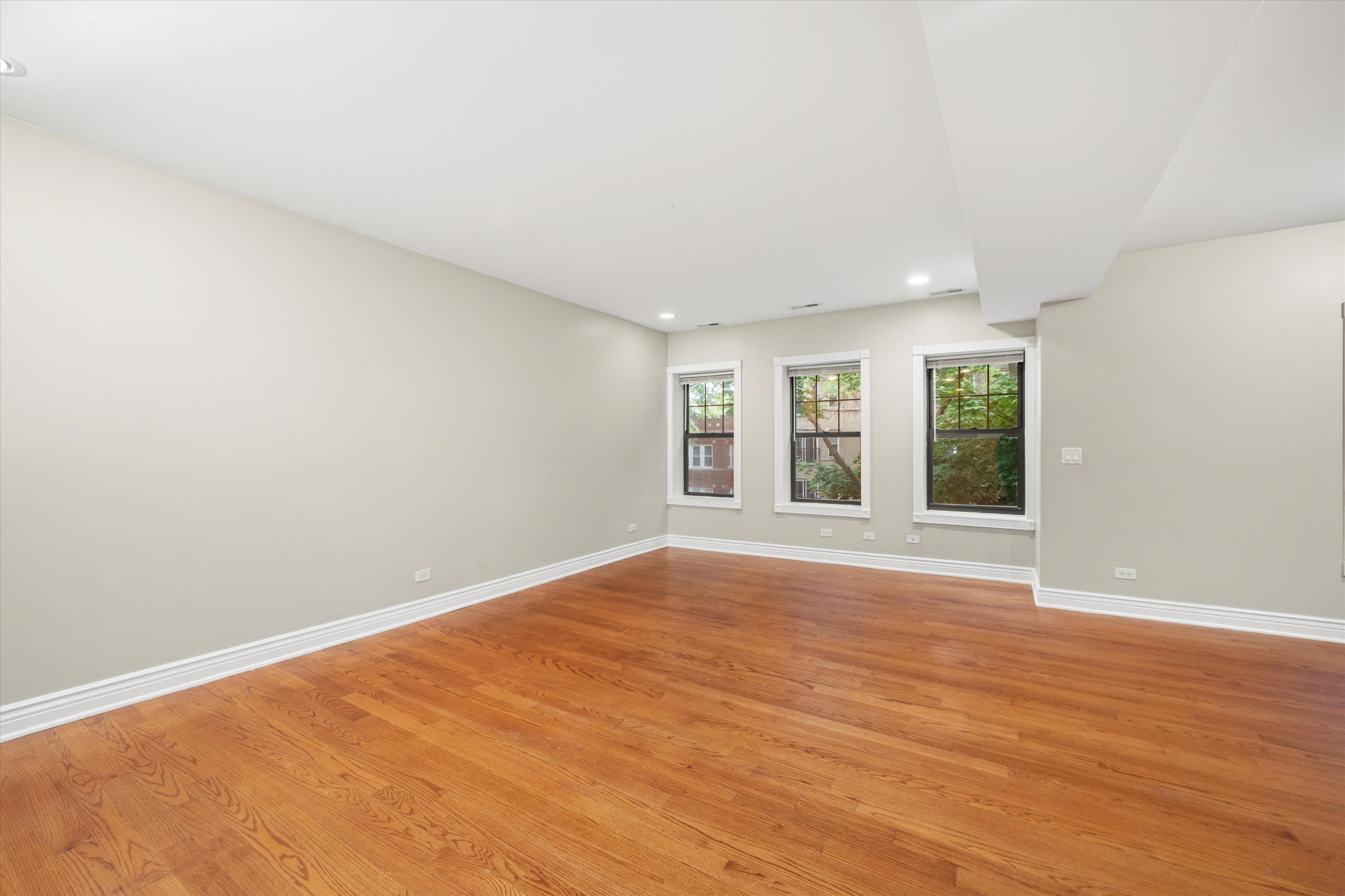 Chicago Condo: 6300 N Rockwell St