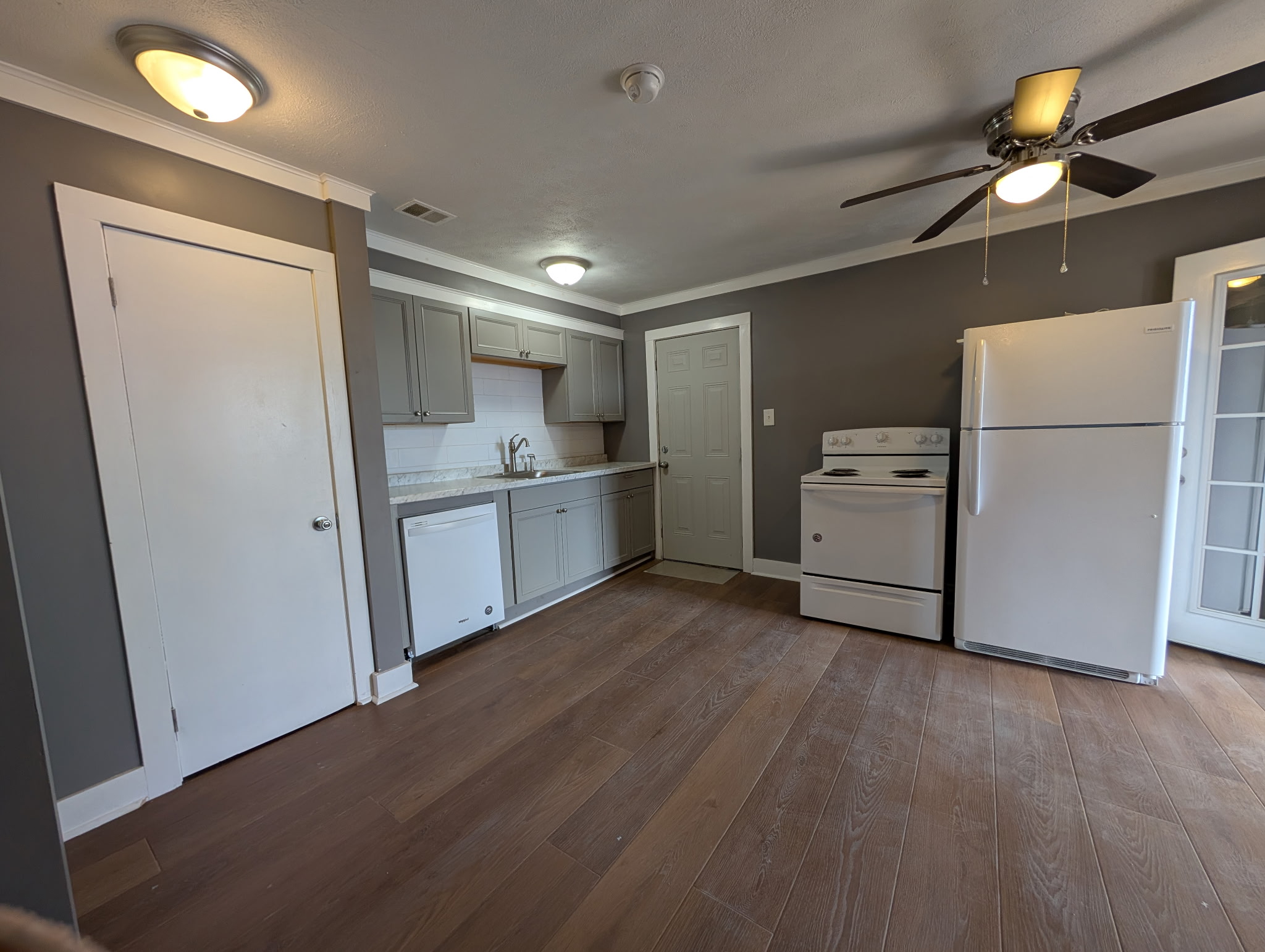 Shelby Condo: 56 1/2 W Main St