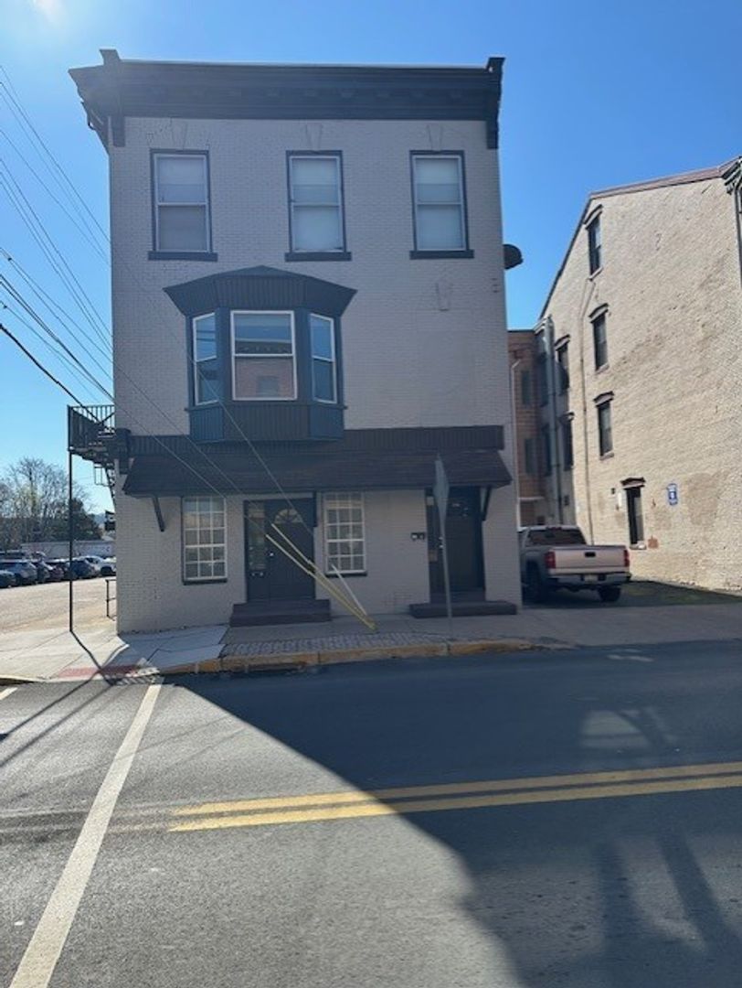 Newport Condo: 113 Market St