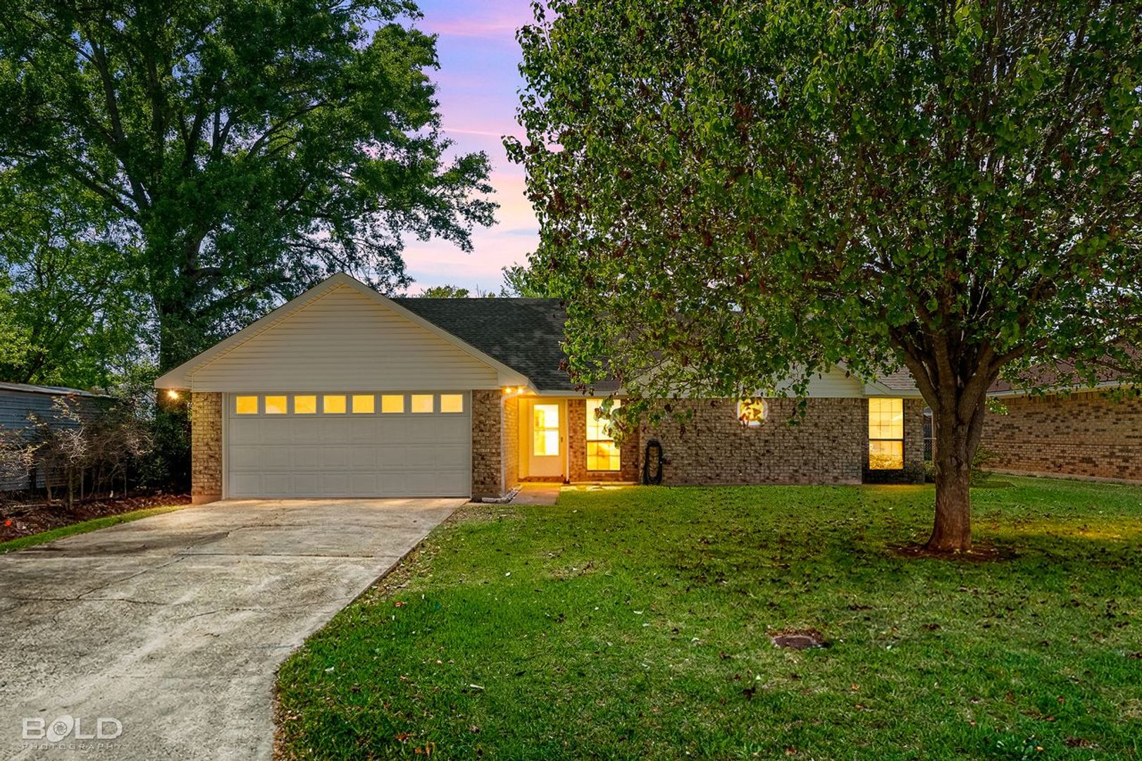 Bossier City House: 2542 Spruce Dr
