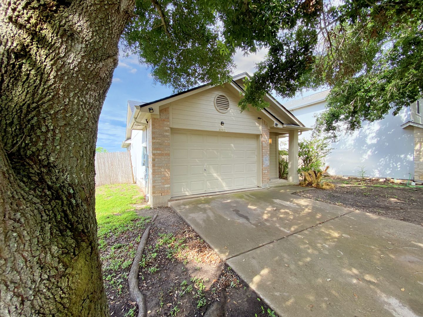 Manor House: 16921 Hamilton Point Circle