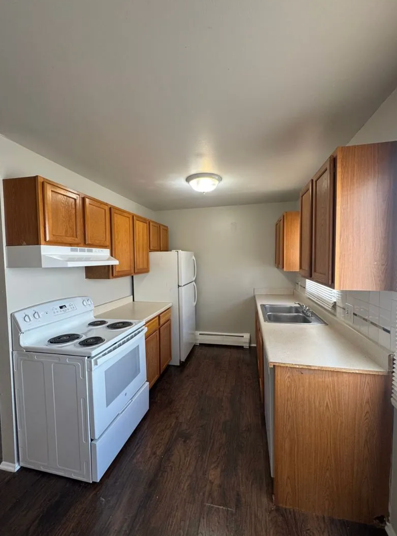 Lakewood Apartment: 7930 W 10th Ave