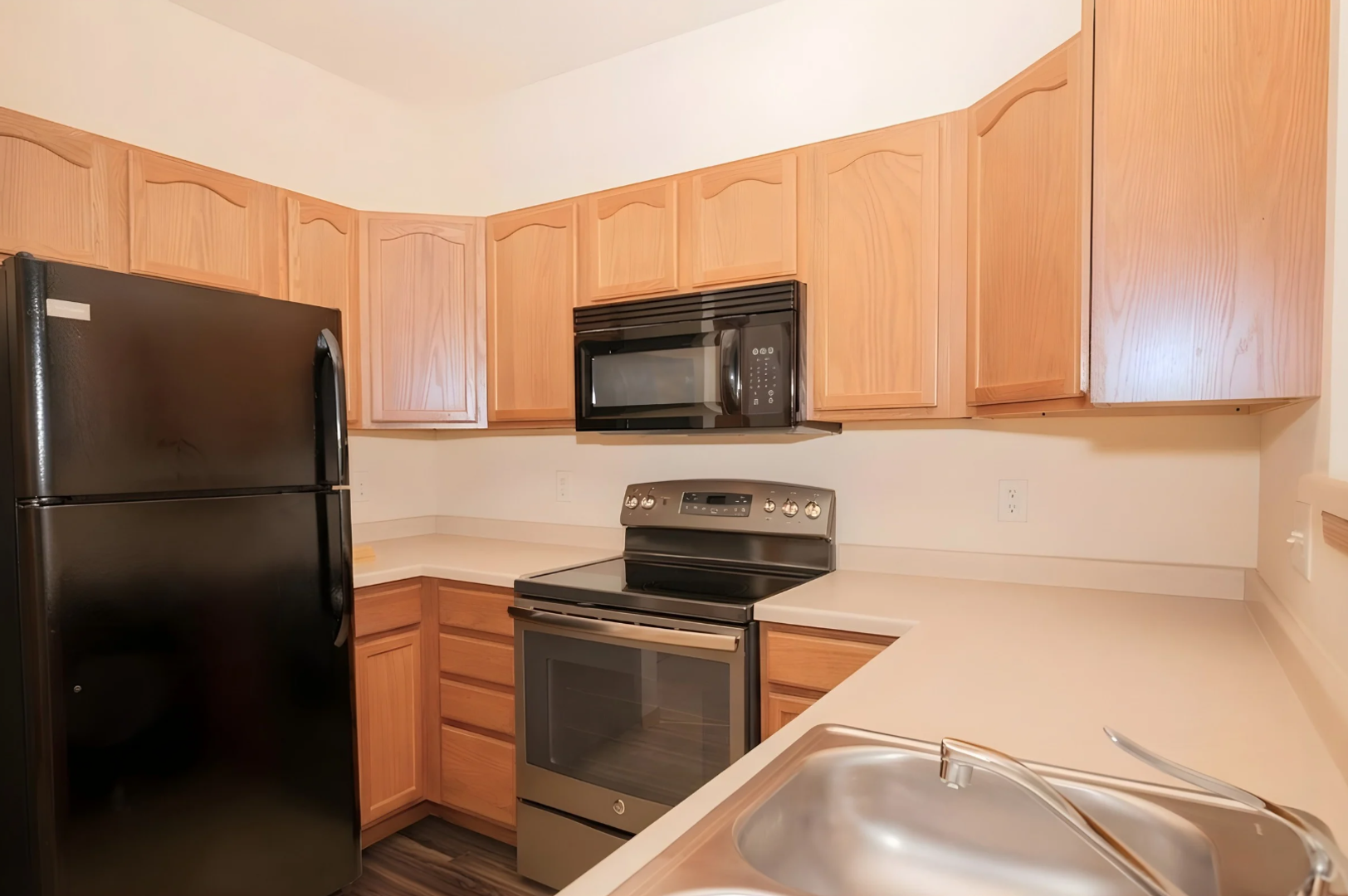 Baraboo Apartment: 915 Ellis Ave