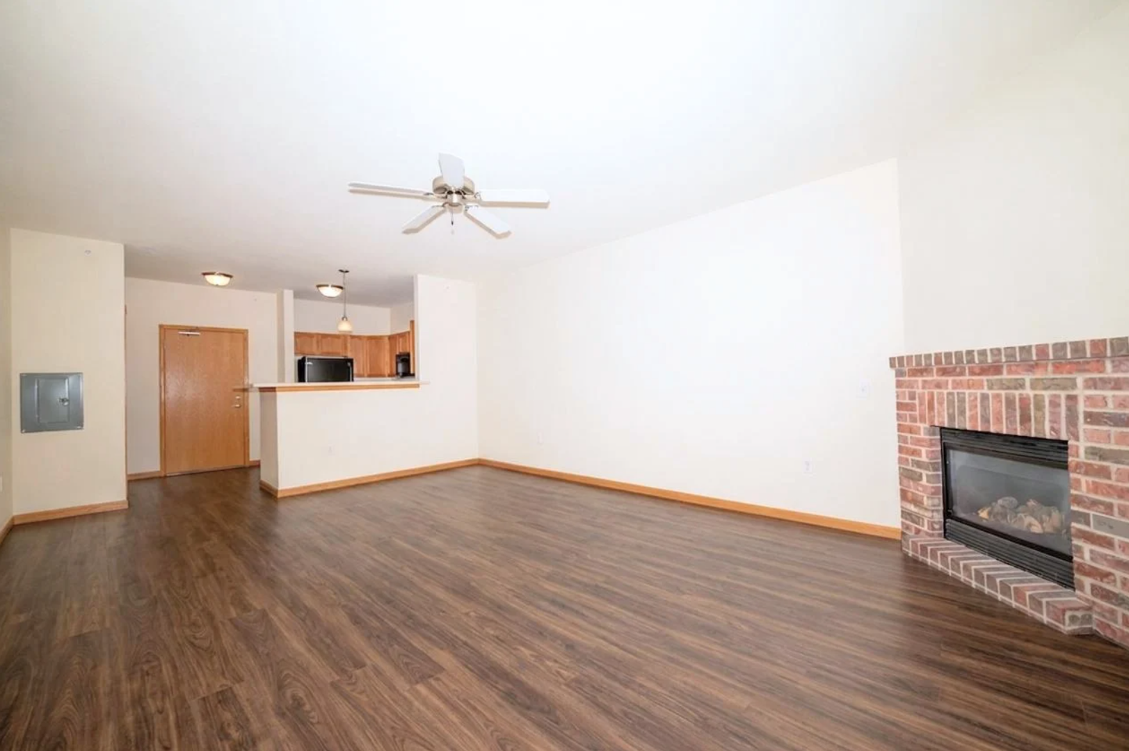 Baraboo Apartment: 915 Ellis Ave