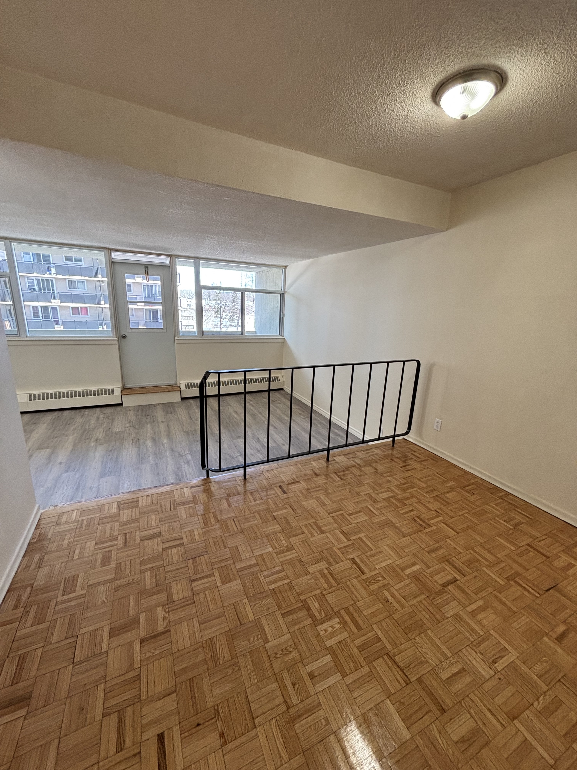 Ottawa House: 70 MCEWEN Ave