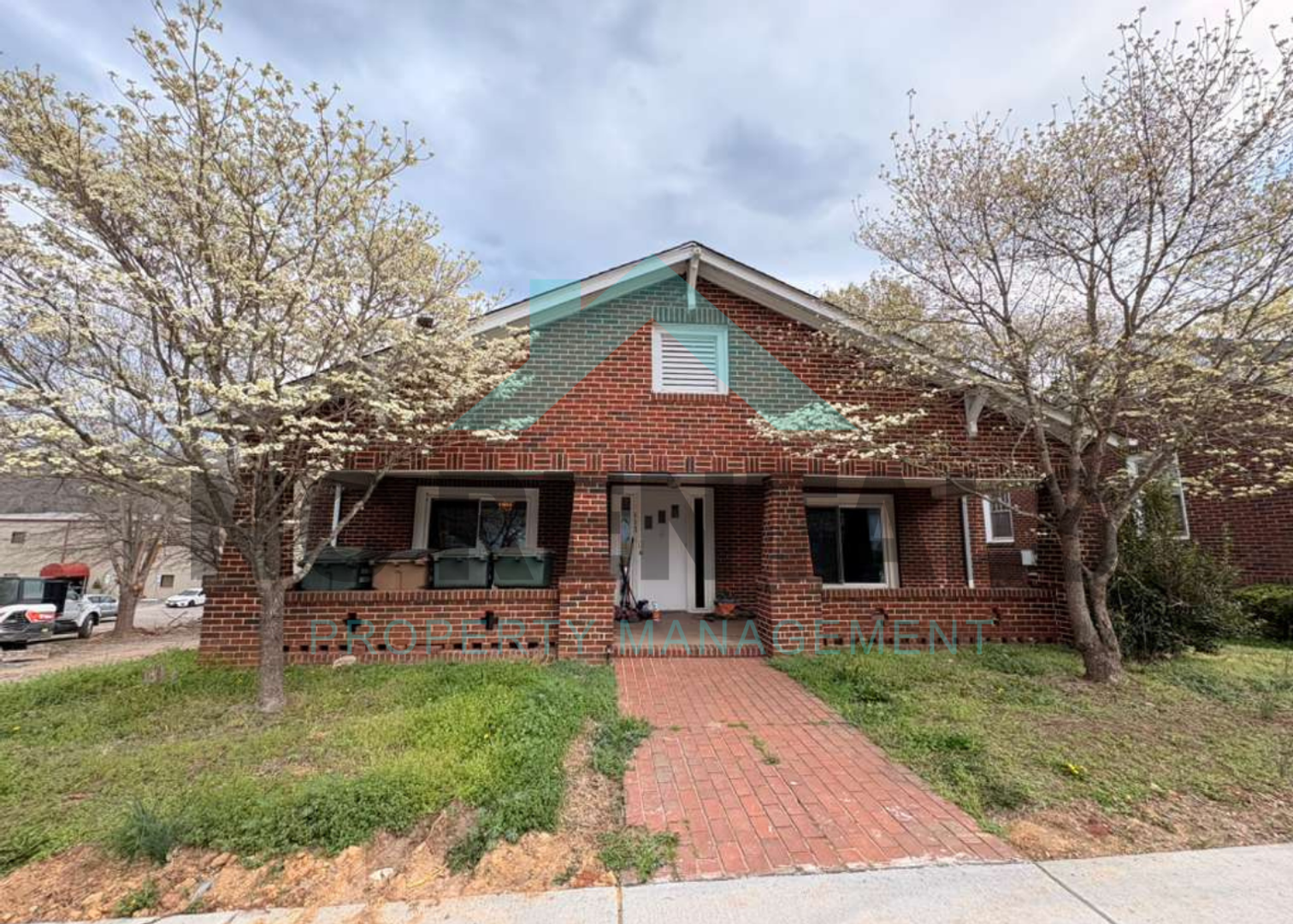 Mayodan House: 113 S 2nd Ave