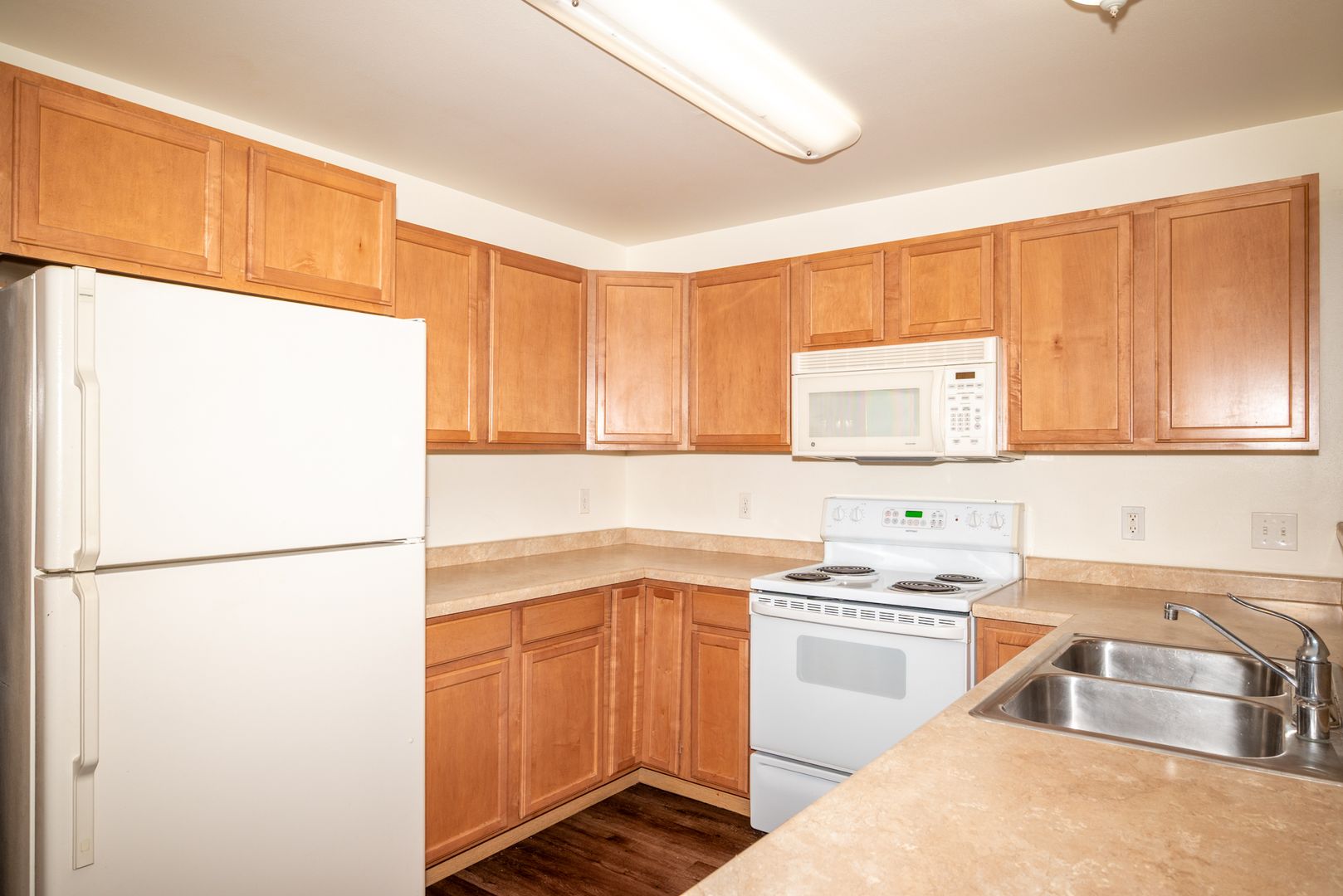 STOUGHTON Apartment: 2125 MCCOMB Rd