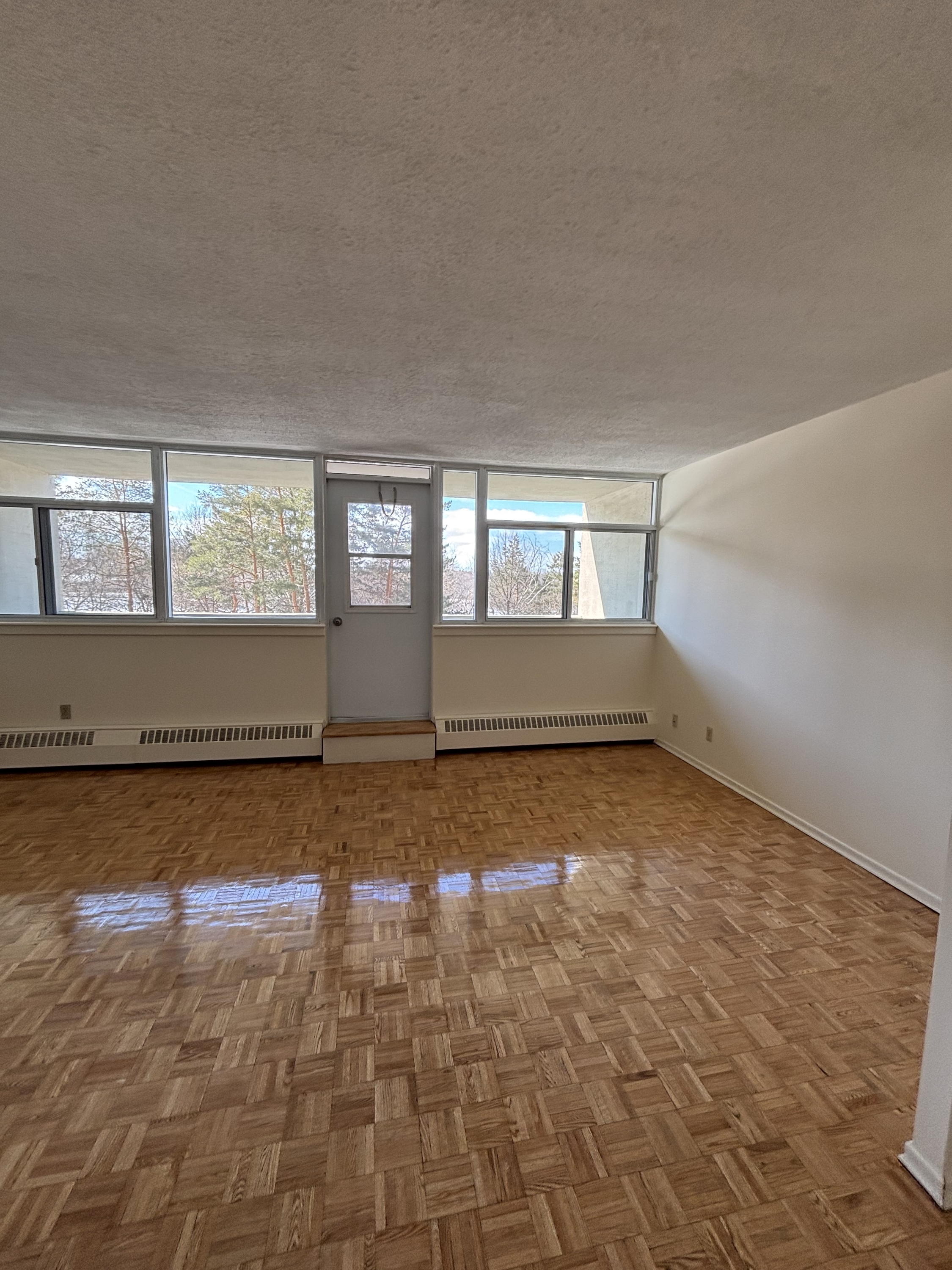 Ottawa House: 70 MCEWEN Ave
