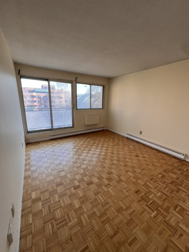 Ottawa House: 263 MacLaren St