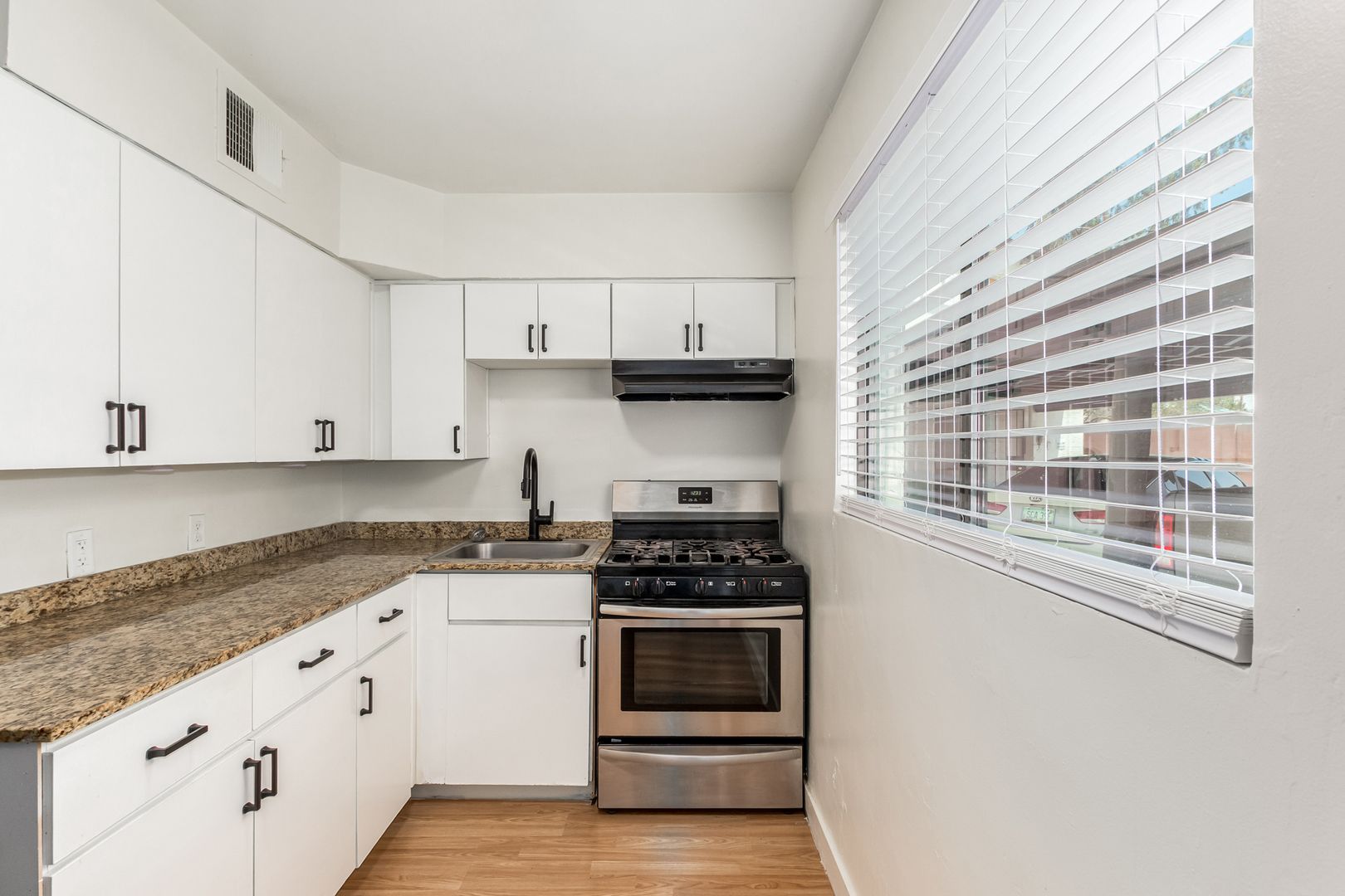 Phoenix Condo: 1233 E Thomas Rd