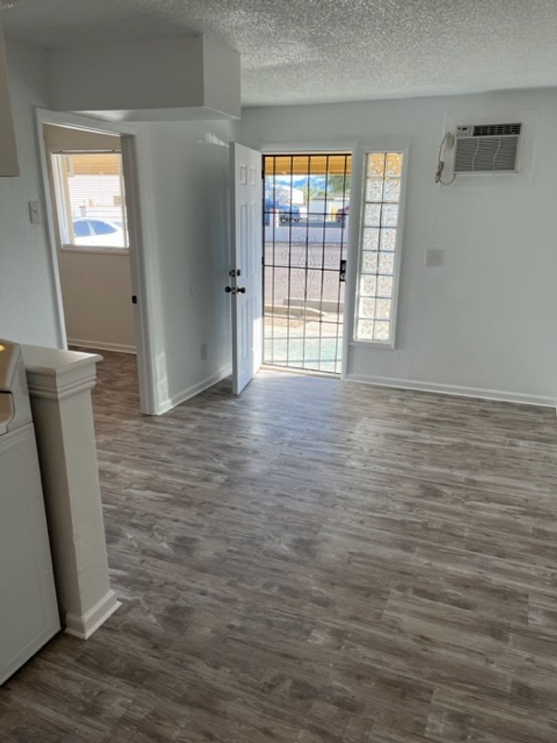 Avondale Condo: 1223 N Dysart Rd.