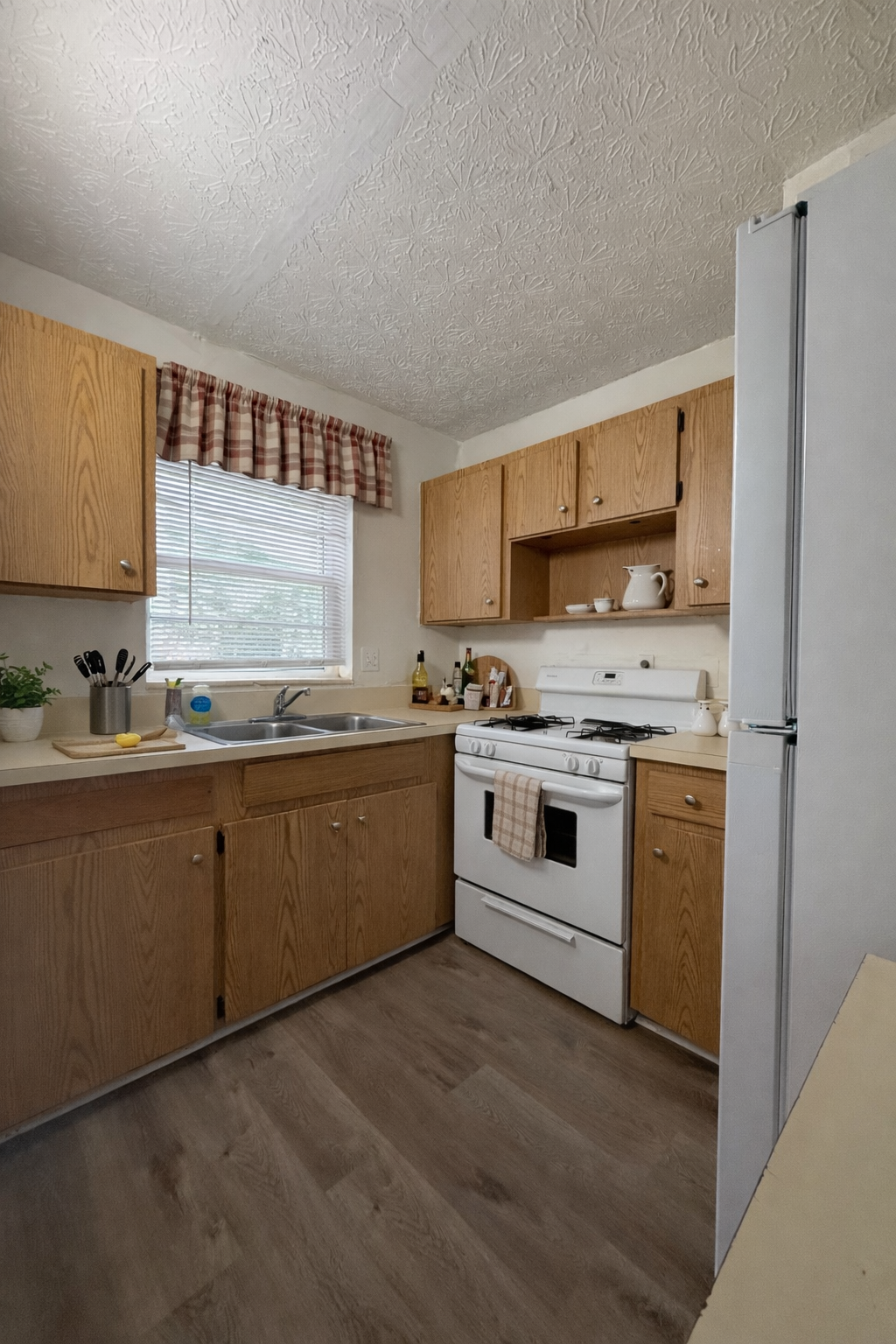 Starke Apartment: 922 E Brownlee St