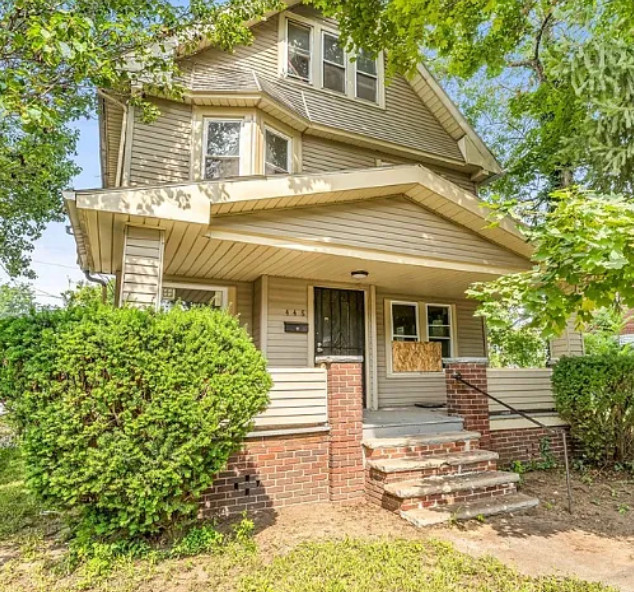 Cleveland House: 448 E 114th St