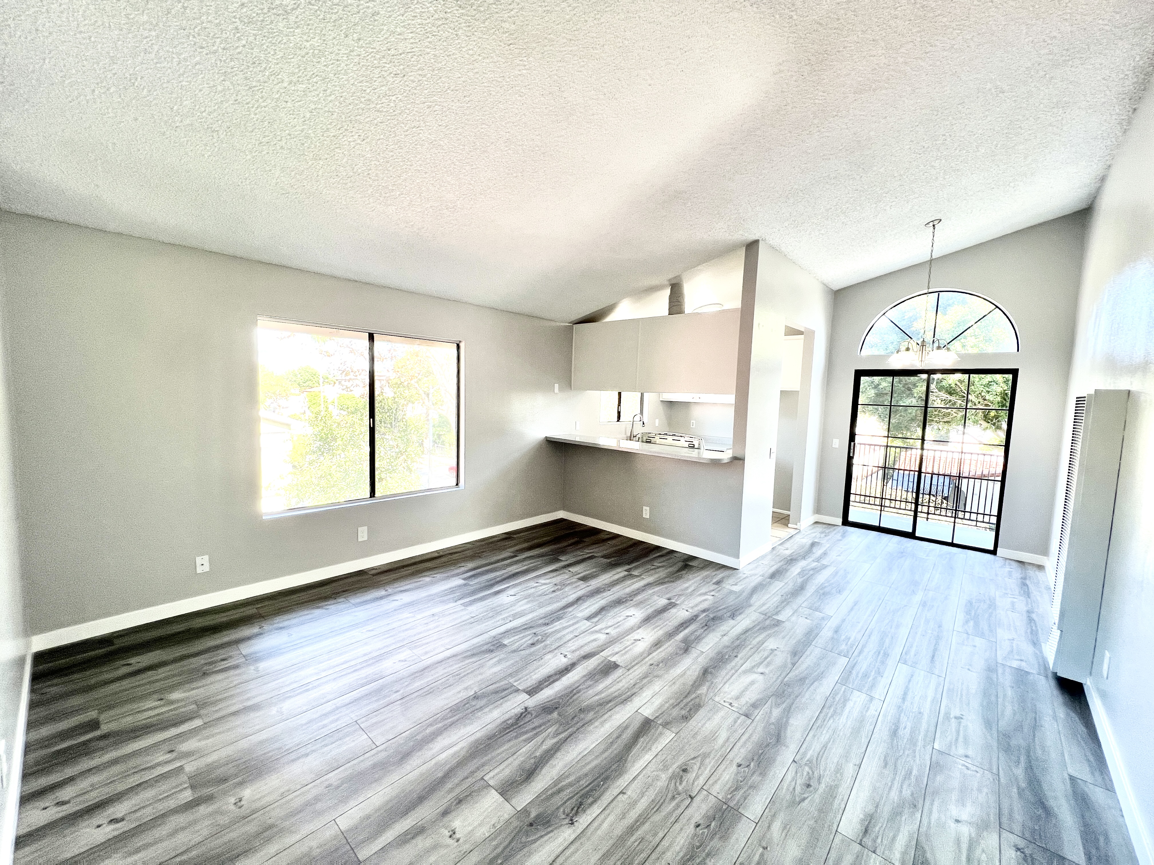 Long Beach Condo: 2211 Cedar Ave