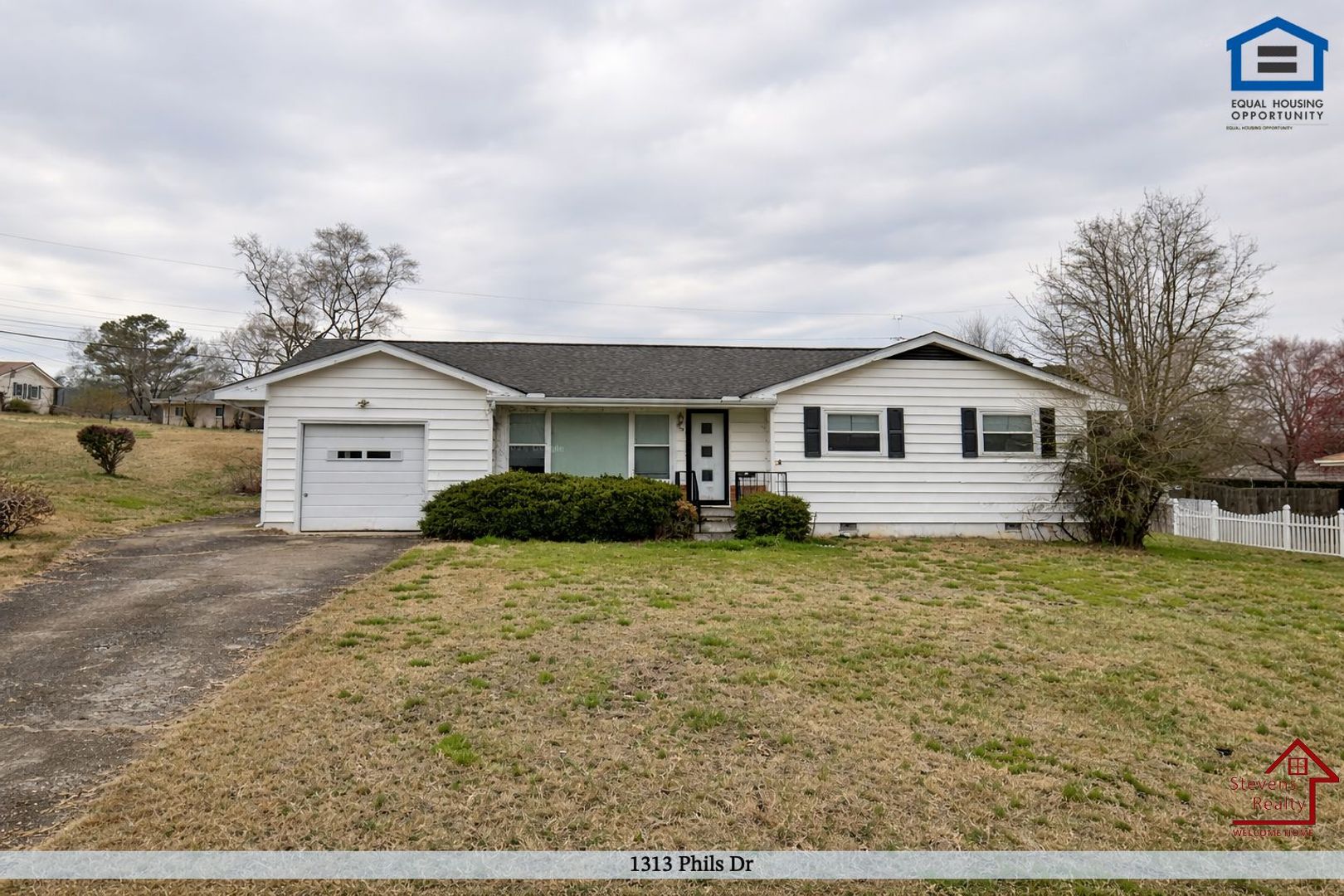 Chattanooga House: 1313 Phils Dr