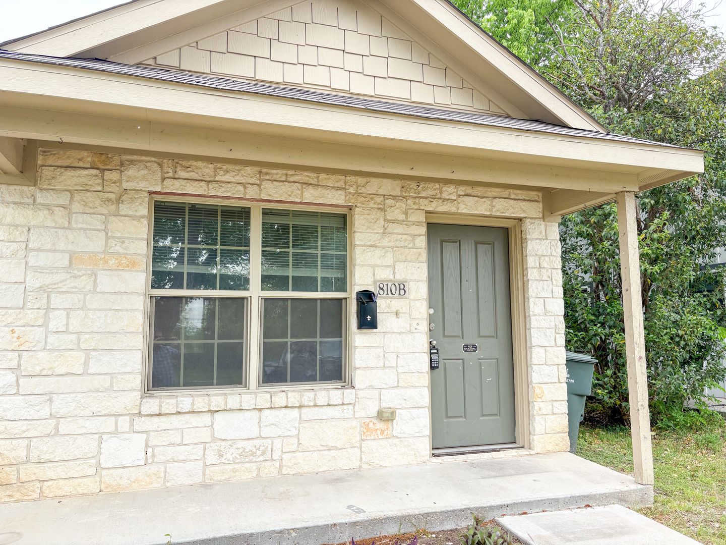 Temple House: 810 E Ave C