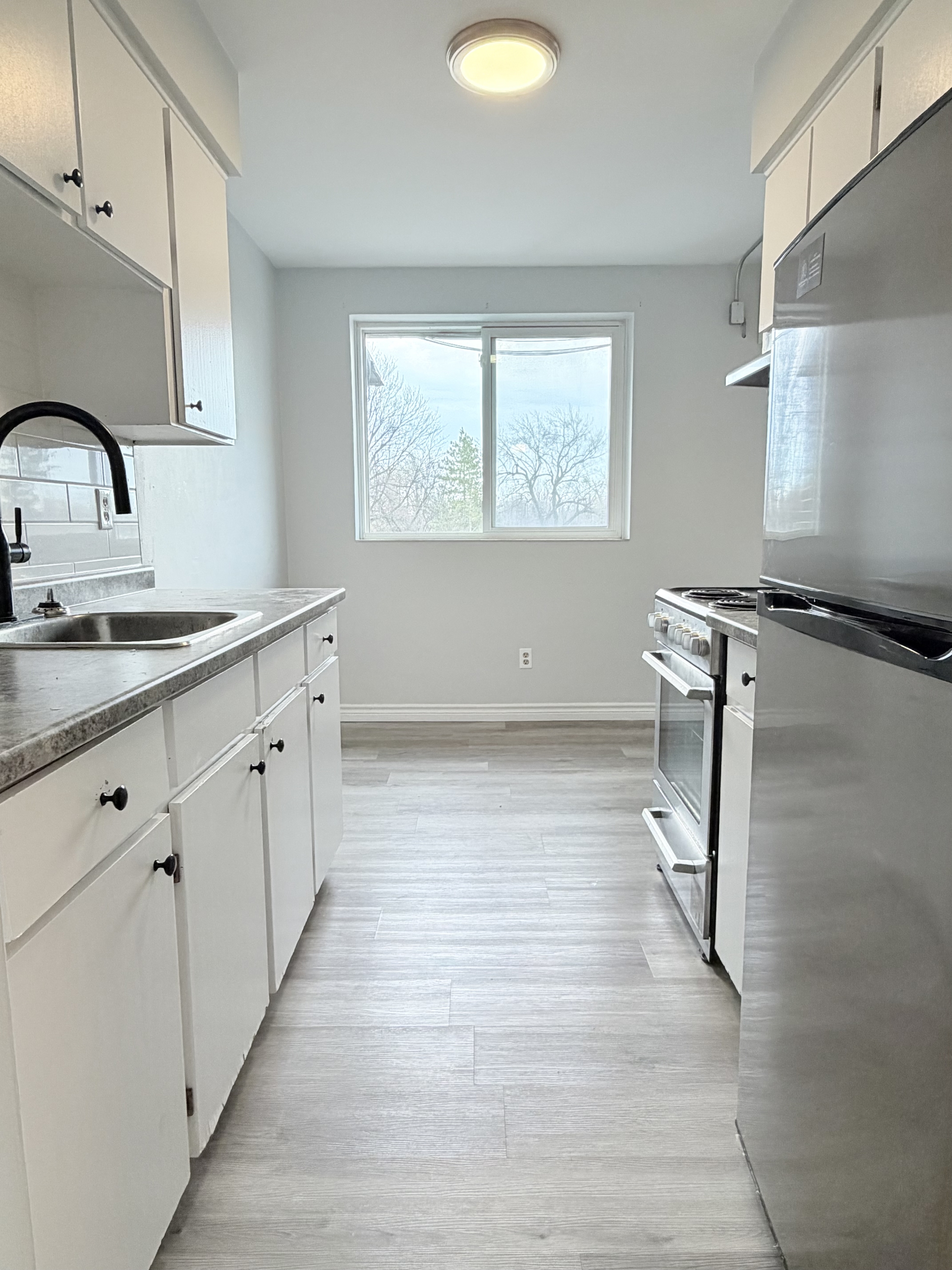 Windsor Condo: 471 Tecumseh Rd W