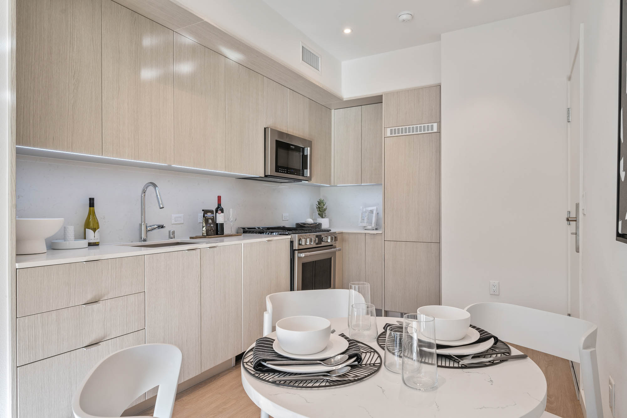 Los Angeles Apartment: 8820 Belford Ave