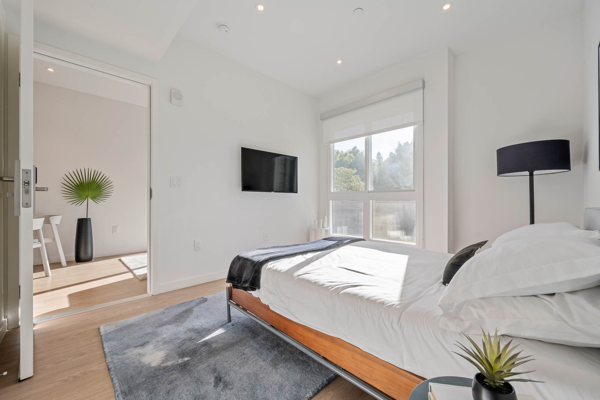 Los Angeles Apartment: 8820 Belford Ave