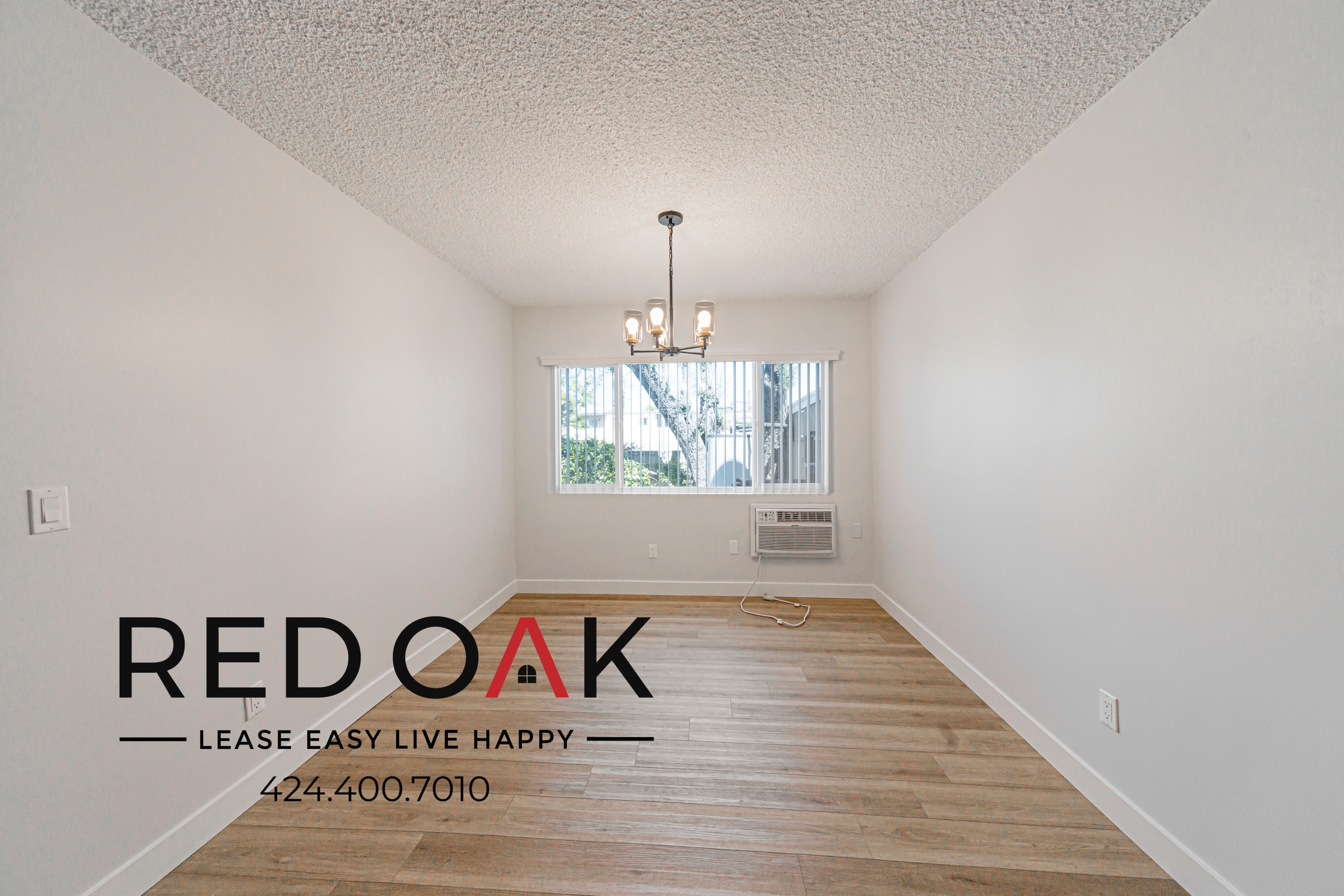 Los Angeles Condo: 18545 Clark St