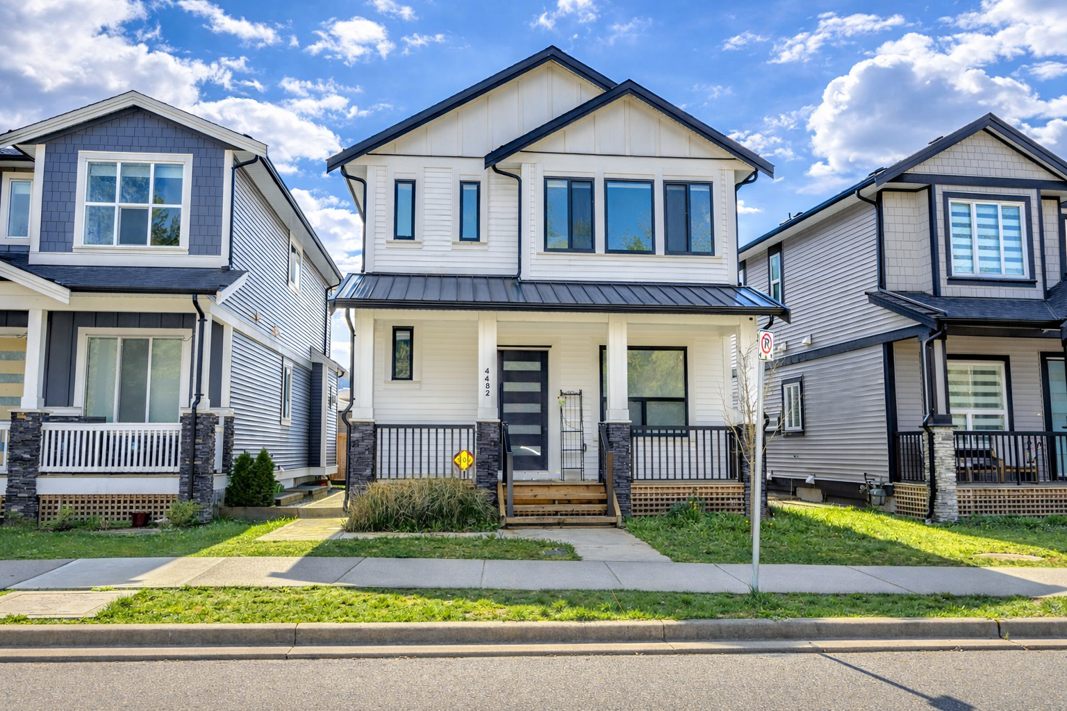 Abbotsford House: 4482 Stephen Leacock Dr