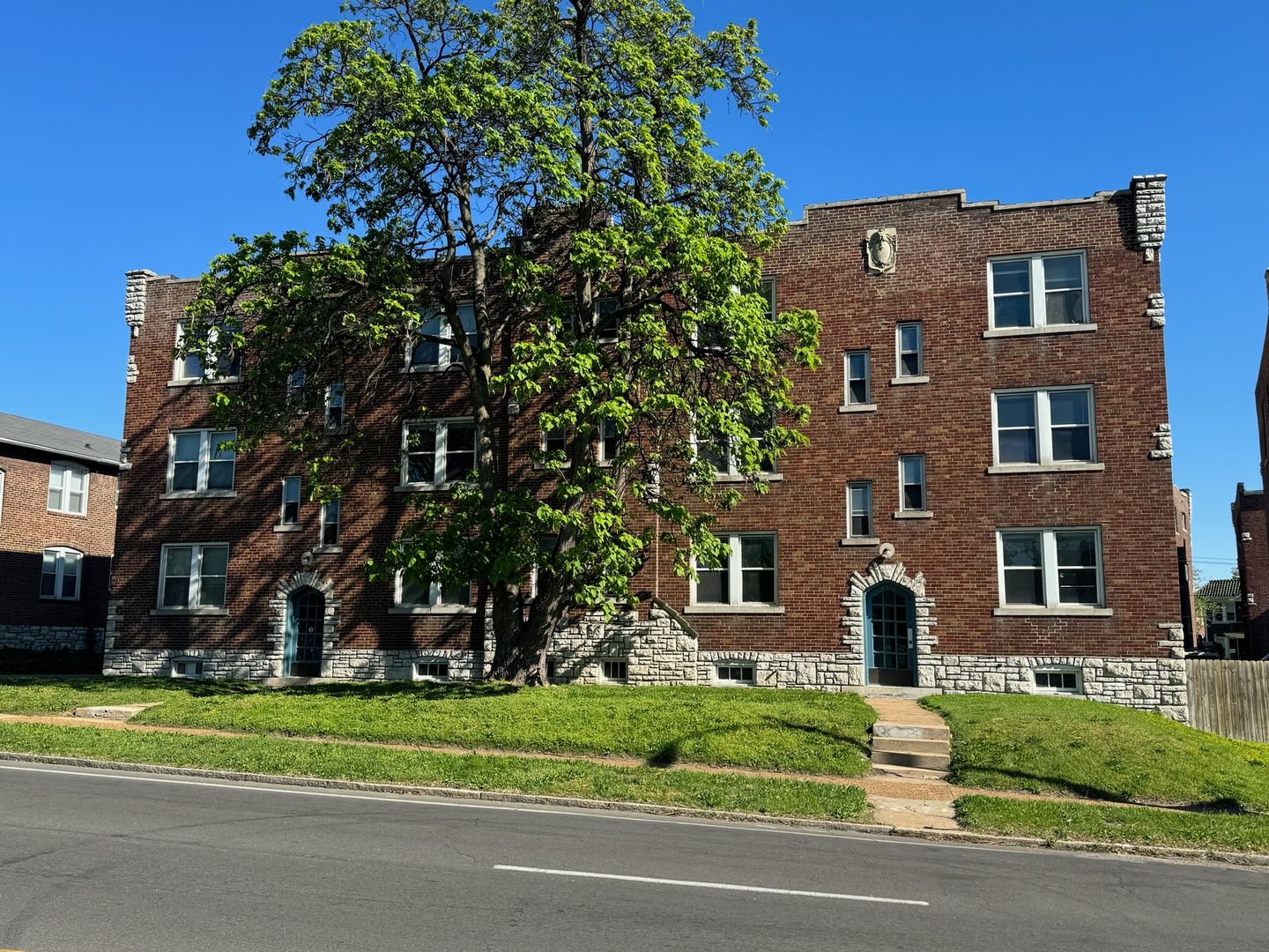 St. Louis Apartment: 4929 Chippewa St