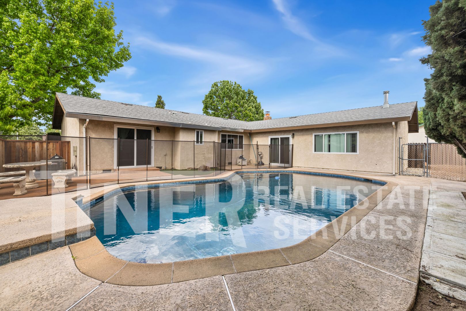 Roseville House: 511 Lyndhurst Ave