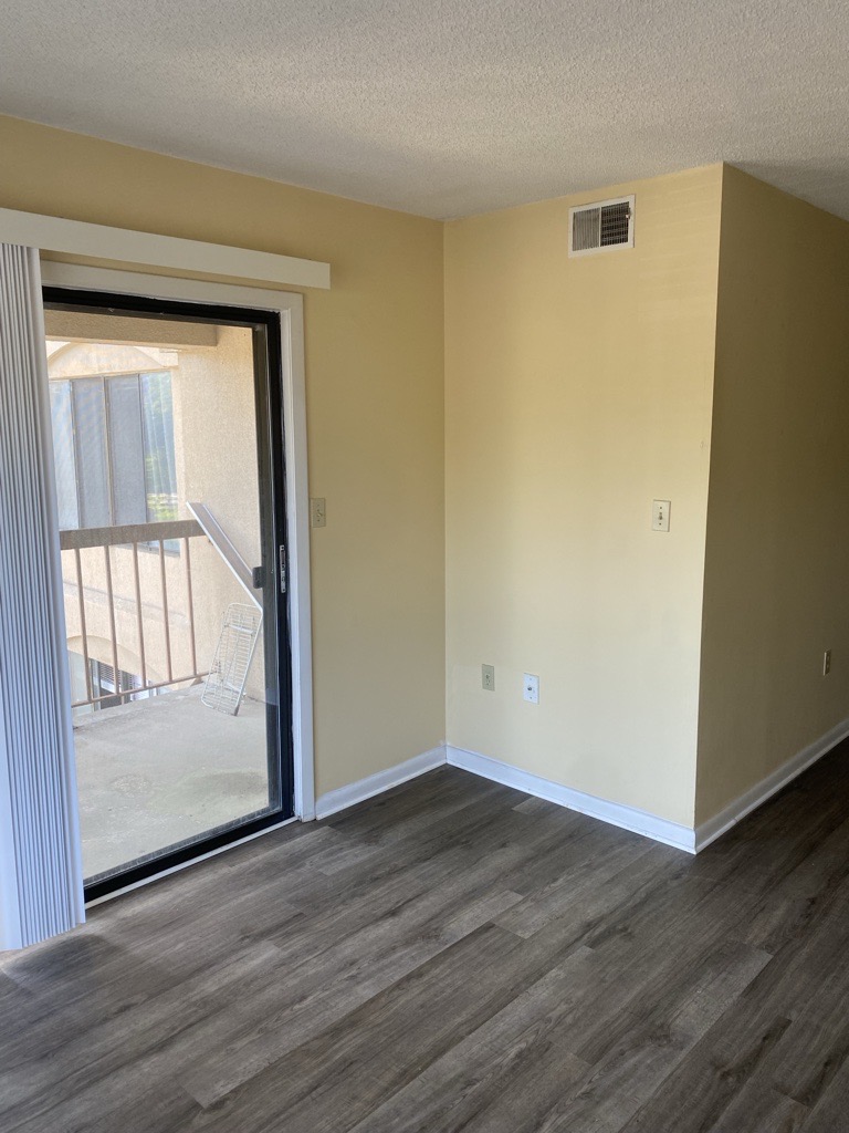 Columbia Townhome: 1600 Park Circle 303- New