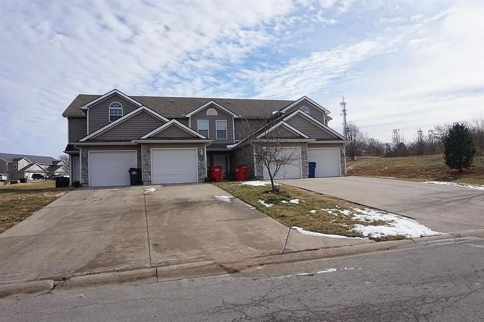 Blue Springs House: 712 SW Shadow Glen Dr.