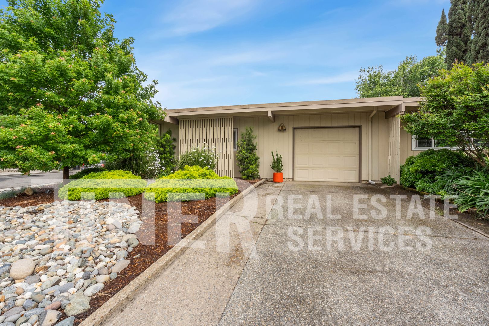 Sacramento House: 4730 Clothier Way