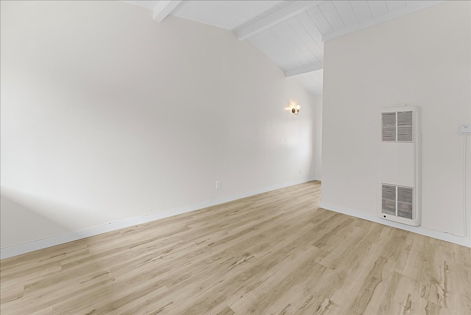 Hawthorne Condo: 12238 Grevillea Ave.