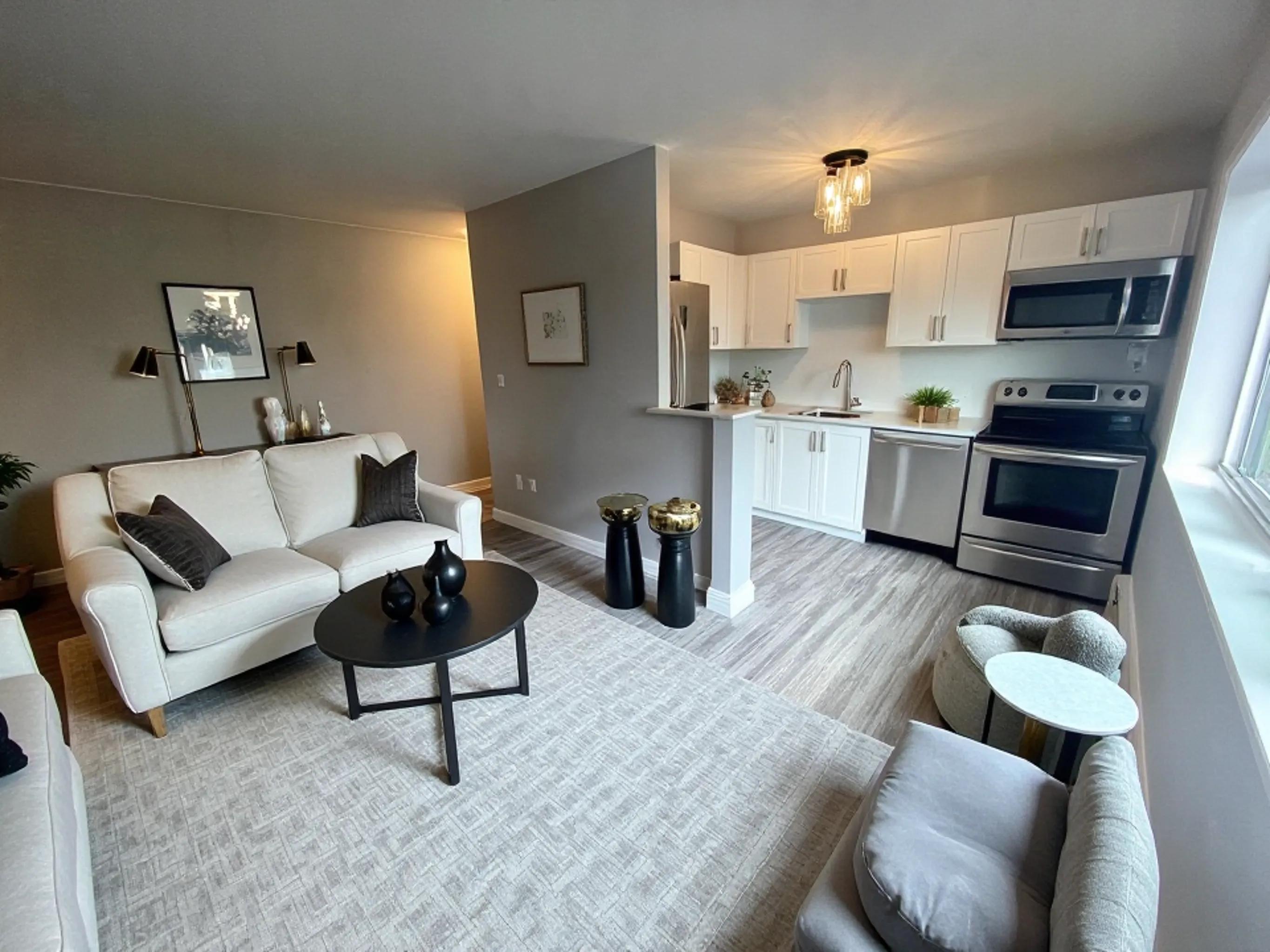 Hamilton Condo: 385 Melvin Ave