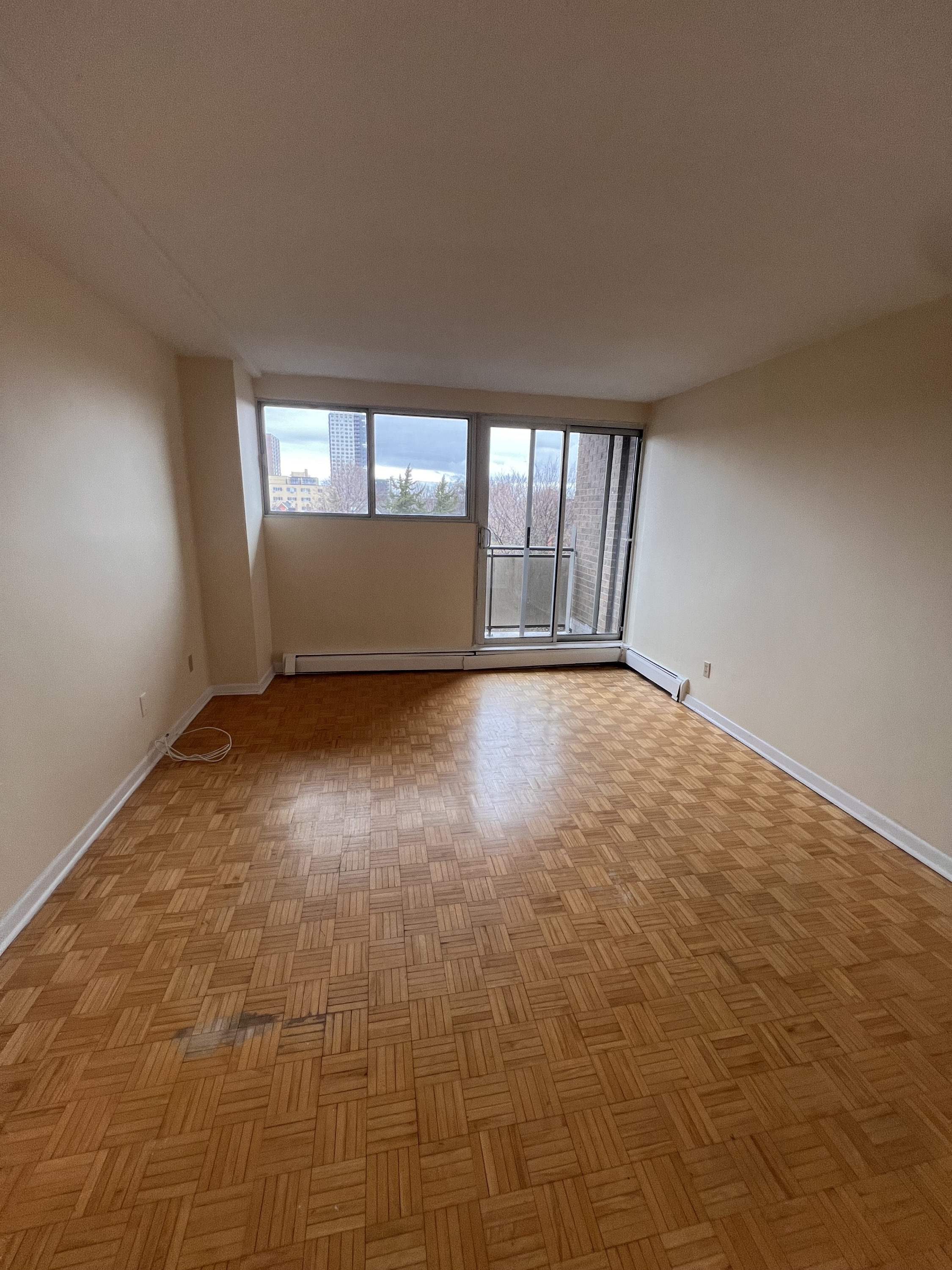 Ottawa Condo: 345 Laurier Ave E